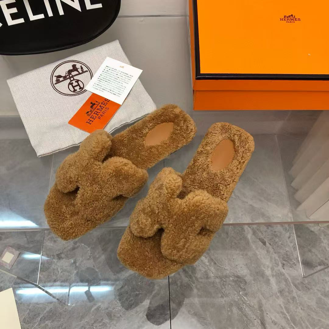 UA H**me5 Oran sandal