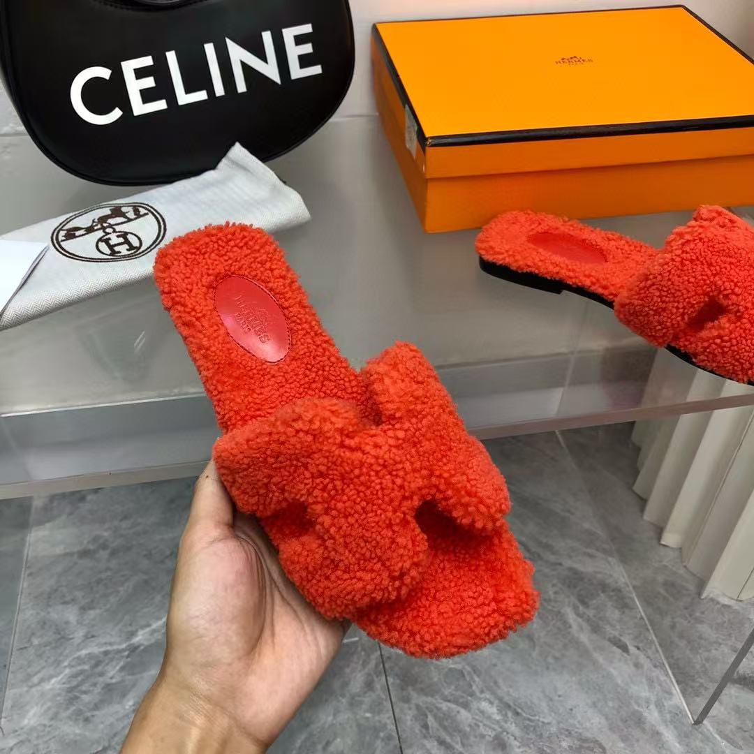 UA H**me5 Oran sandal