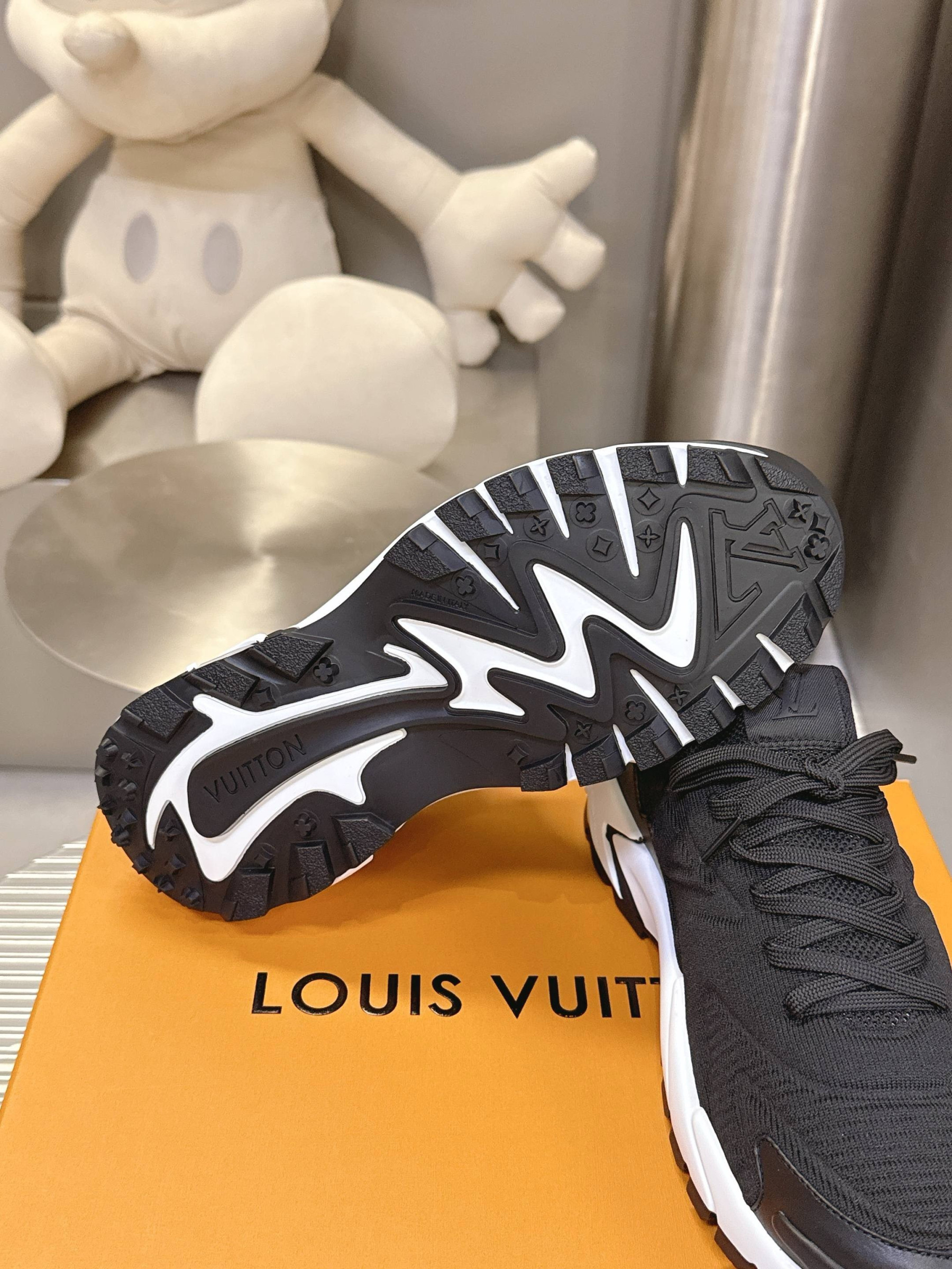 UA LV Sneakers