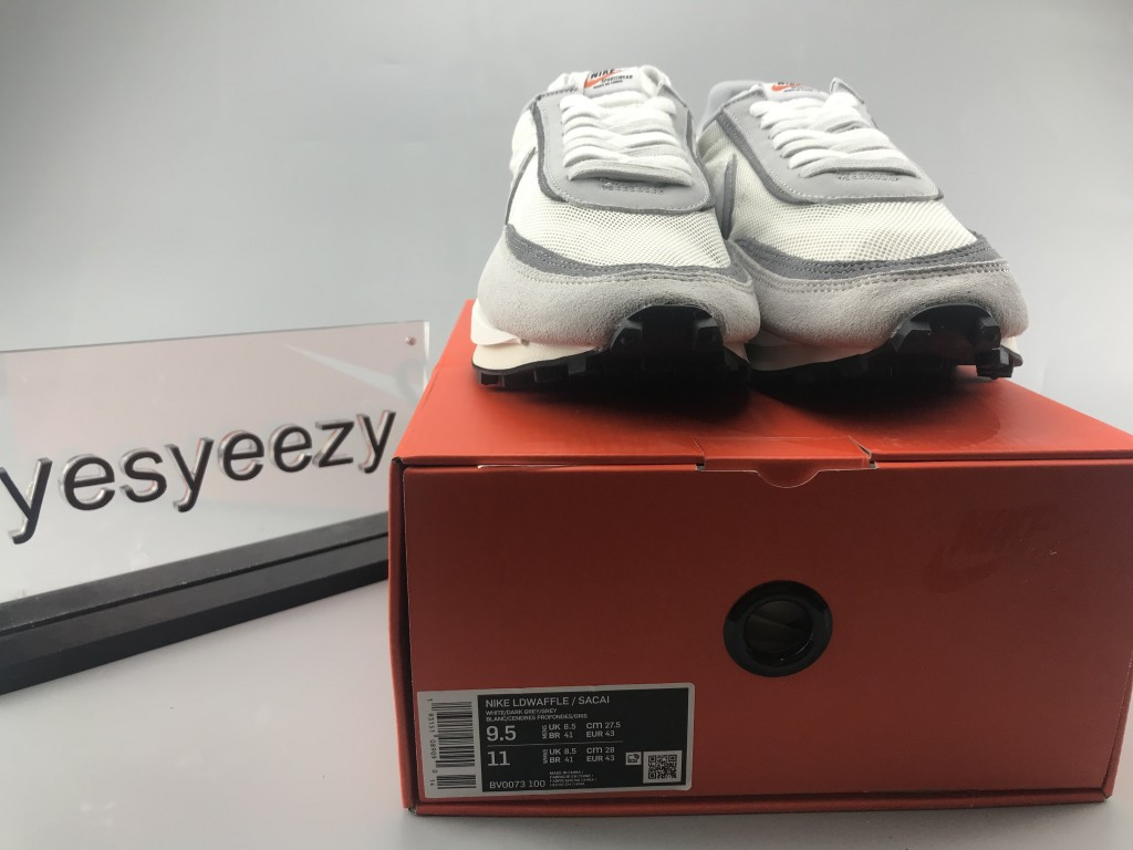 UA NIKE LDWAFFLE/SACAI WHITE GREY