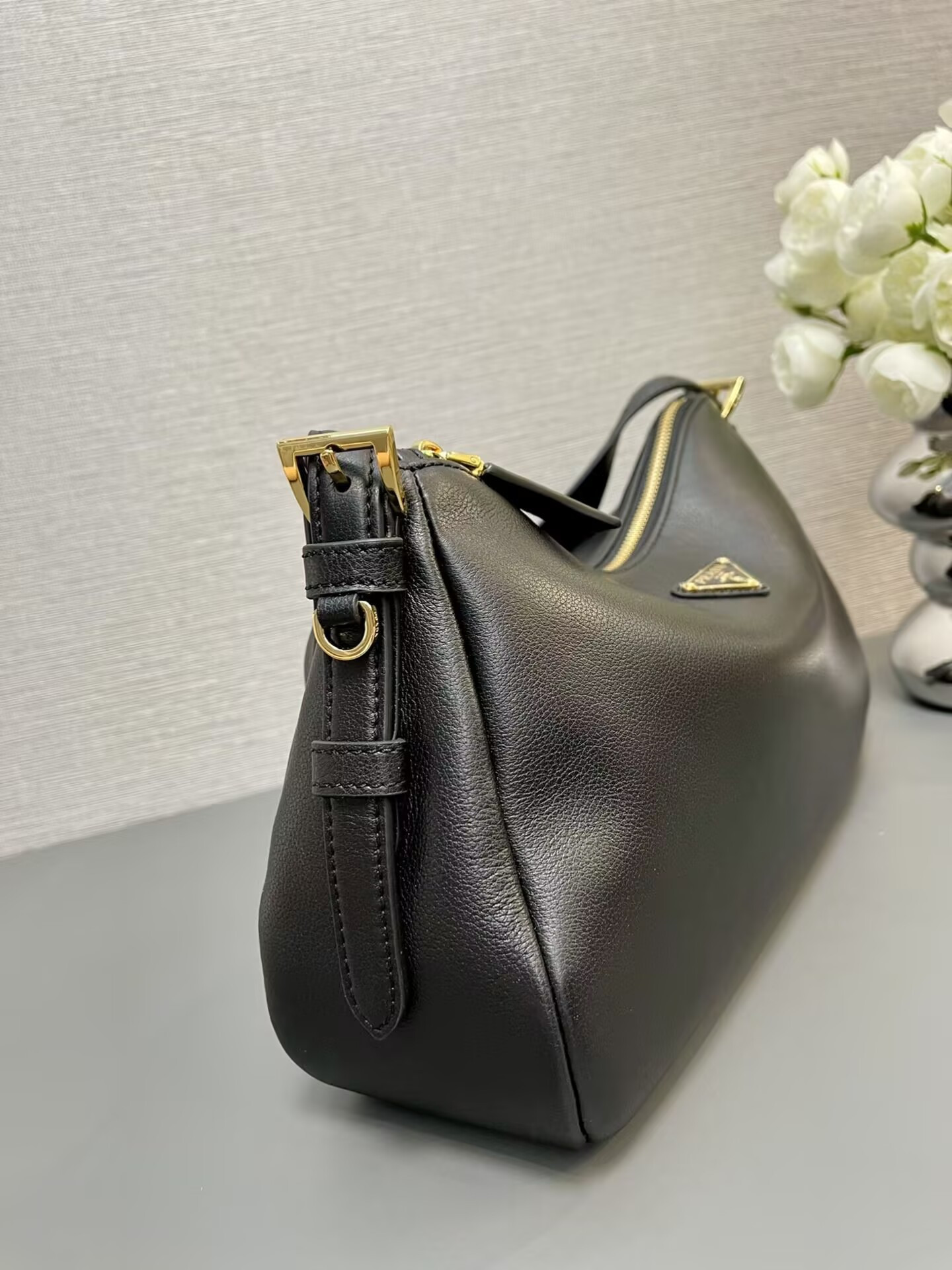 Pra*a Aimée leather shoulder bag 31x18x10cm