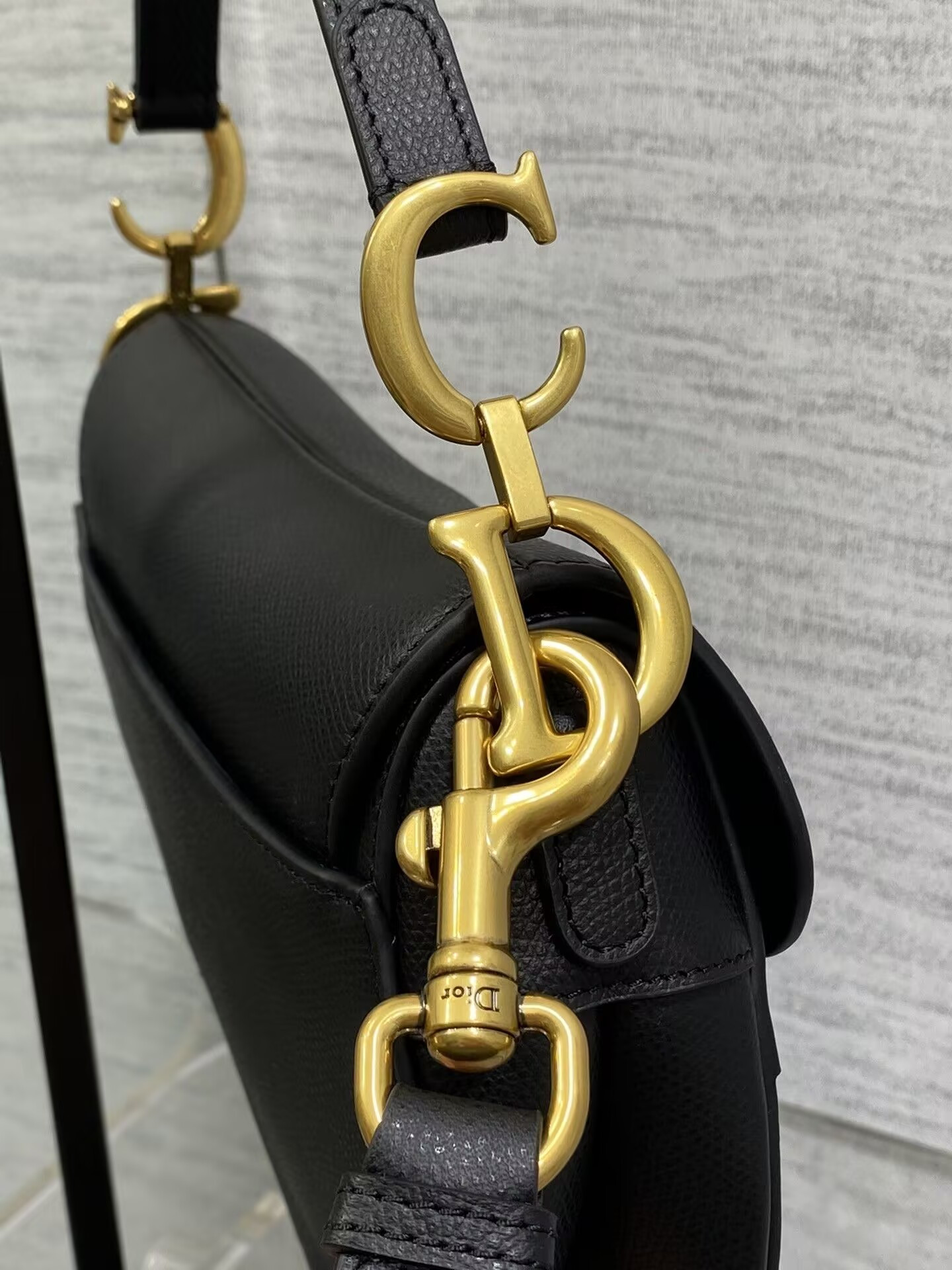 D10r MINI SADDLE BAG WITH STRAP Black Grained Calfskin 19 x 16 x 5 cm