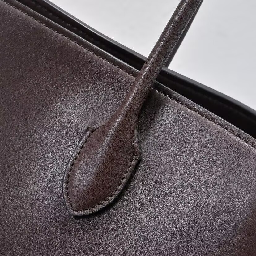 The R0w Marlo Bag in Leather 43x19x30cm