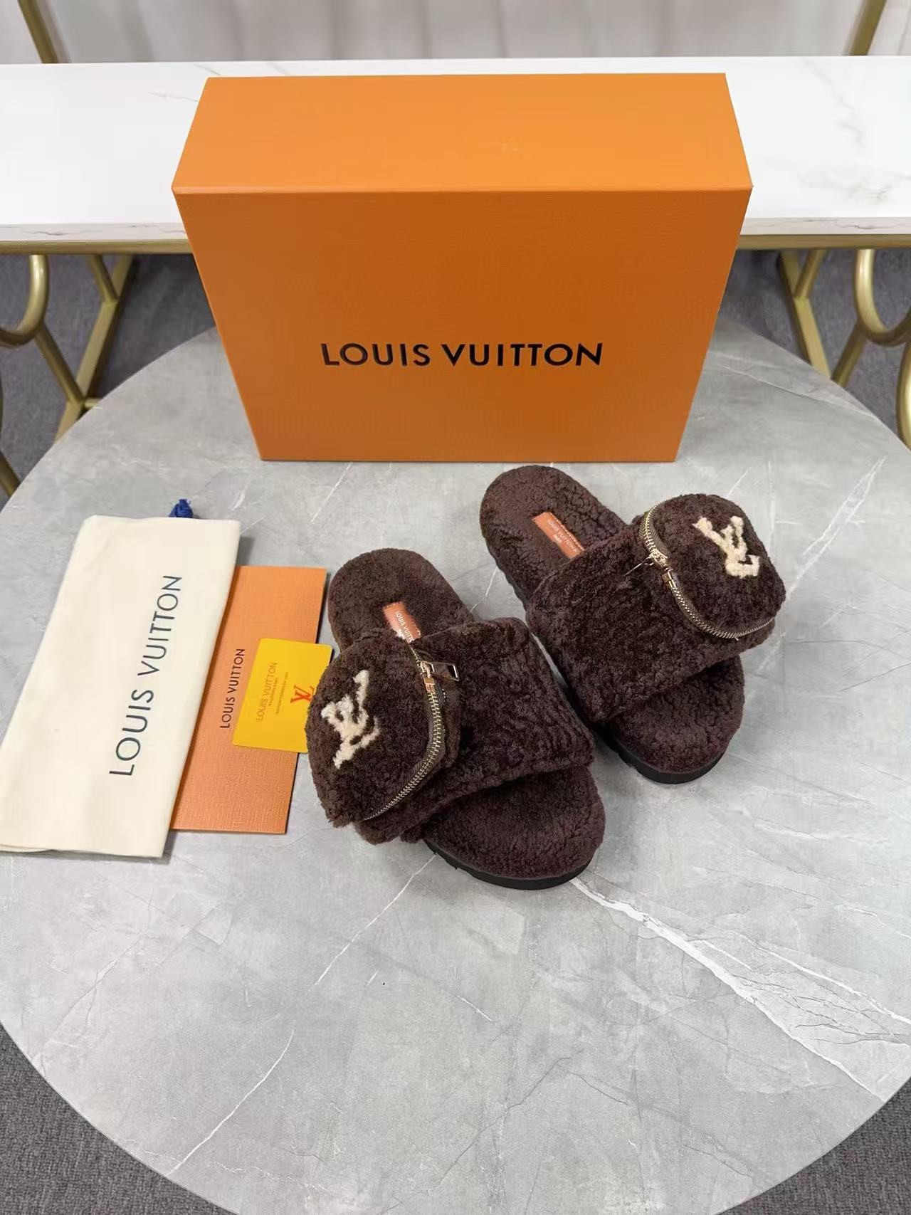 UA LV Slippers
