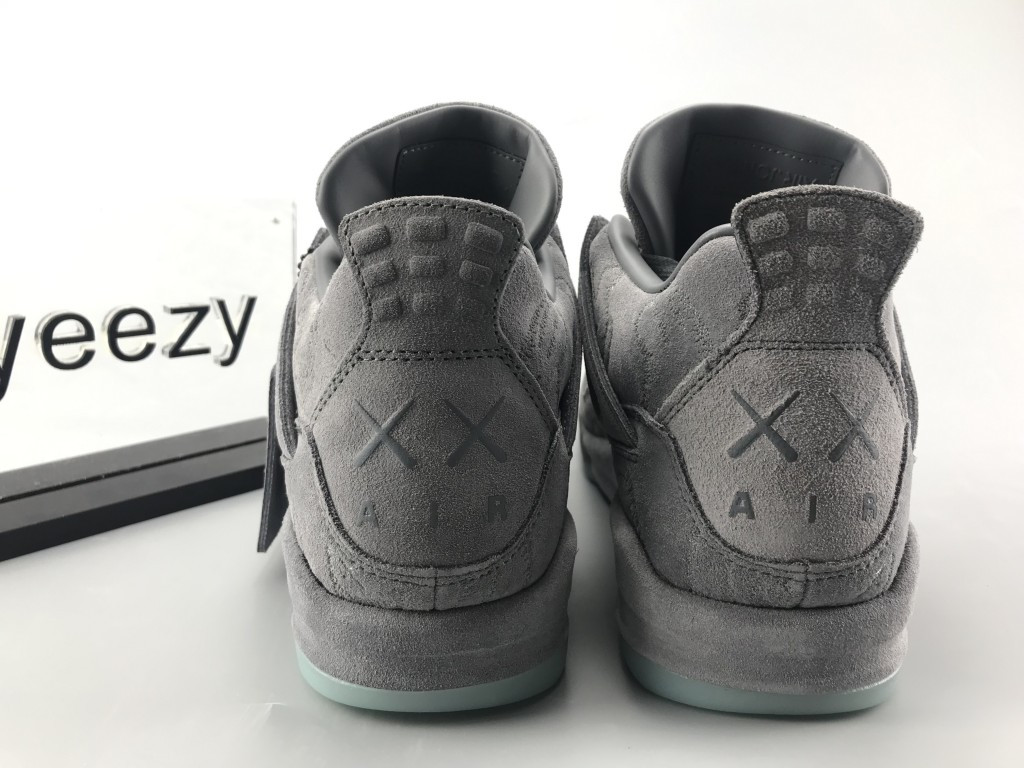 UA AIR JORDAN 4 RETRO KAWS "COOL GREY"