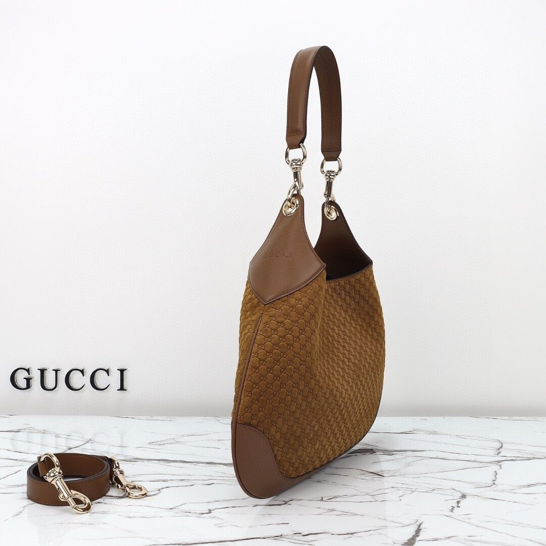 Gvc*1 B Shoulder Bag 42x 36x 2cm