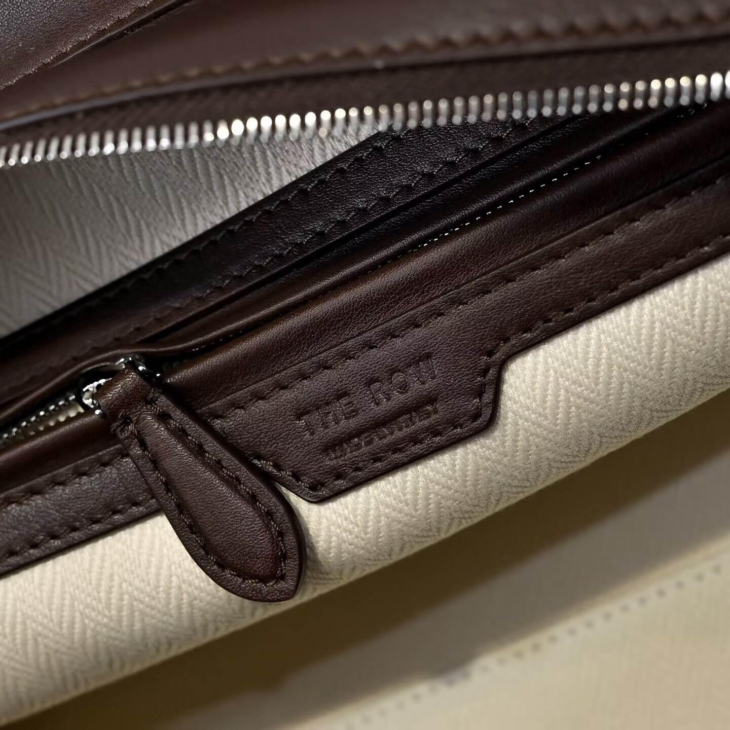 The R0w Marlo Bag in Leather 30x14x21cm