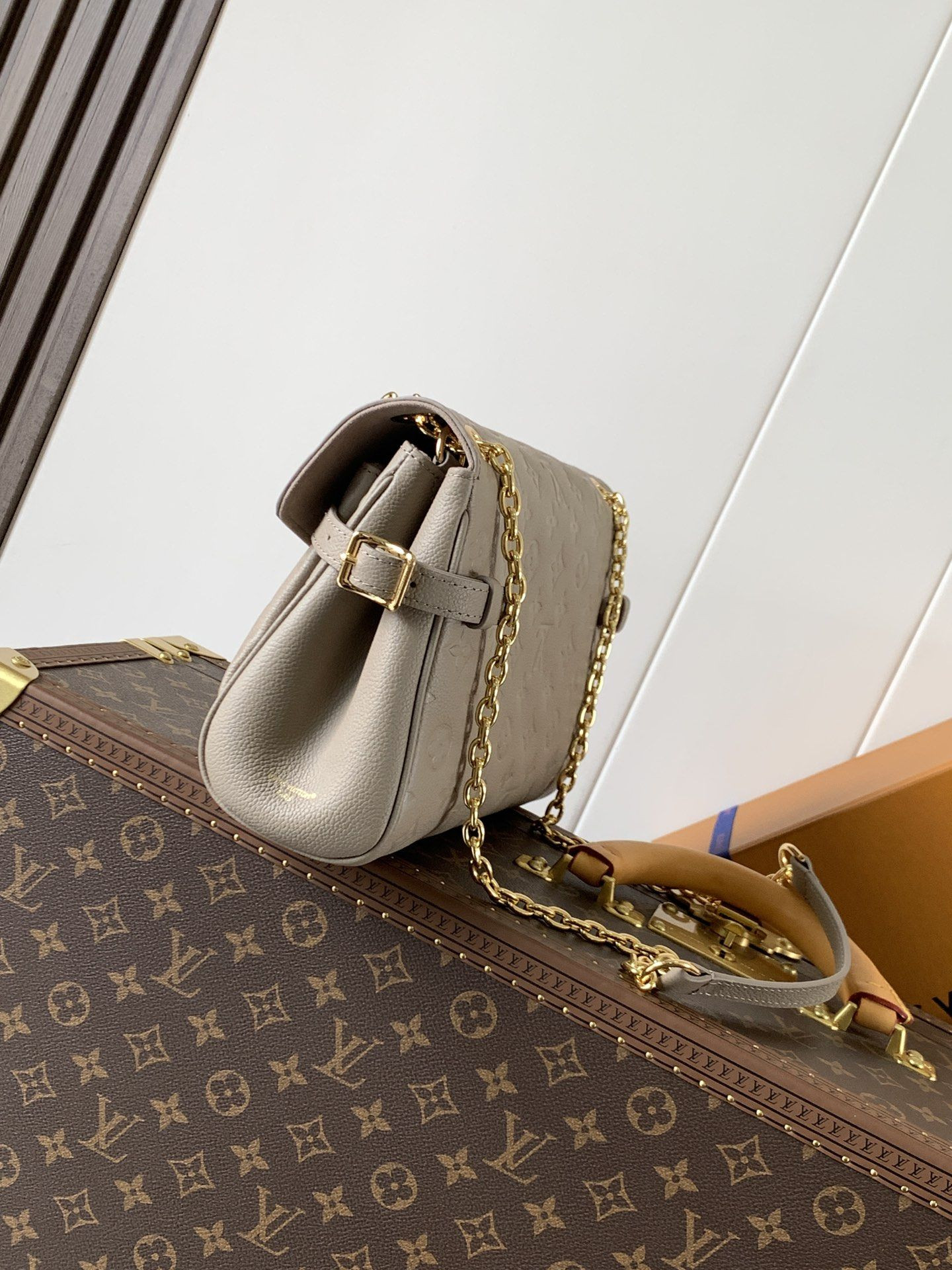 LV Anytime Flap Bag M14973 29.5x18.5x9.5cm