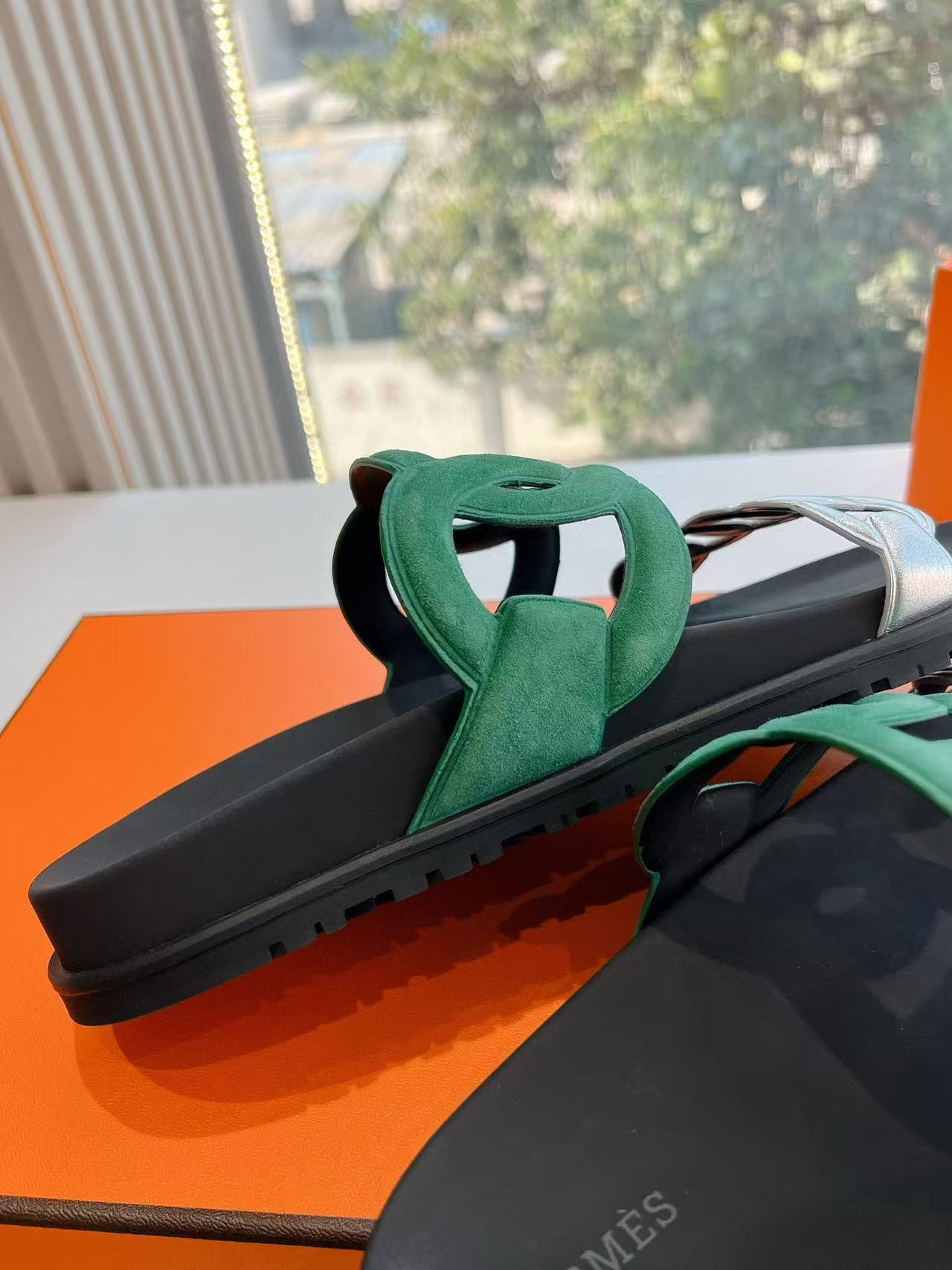 UA H**me5 Extra sandal