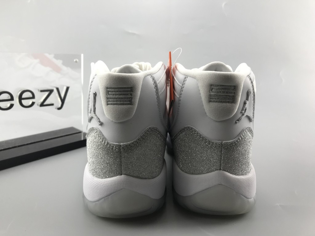 UA WMNS AIR JORDAN 11 RETRO "VAST GREY"
