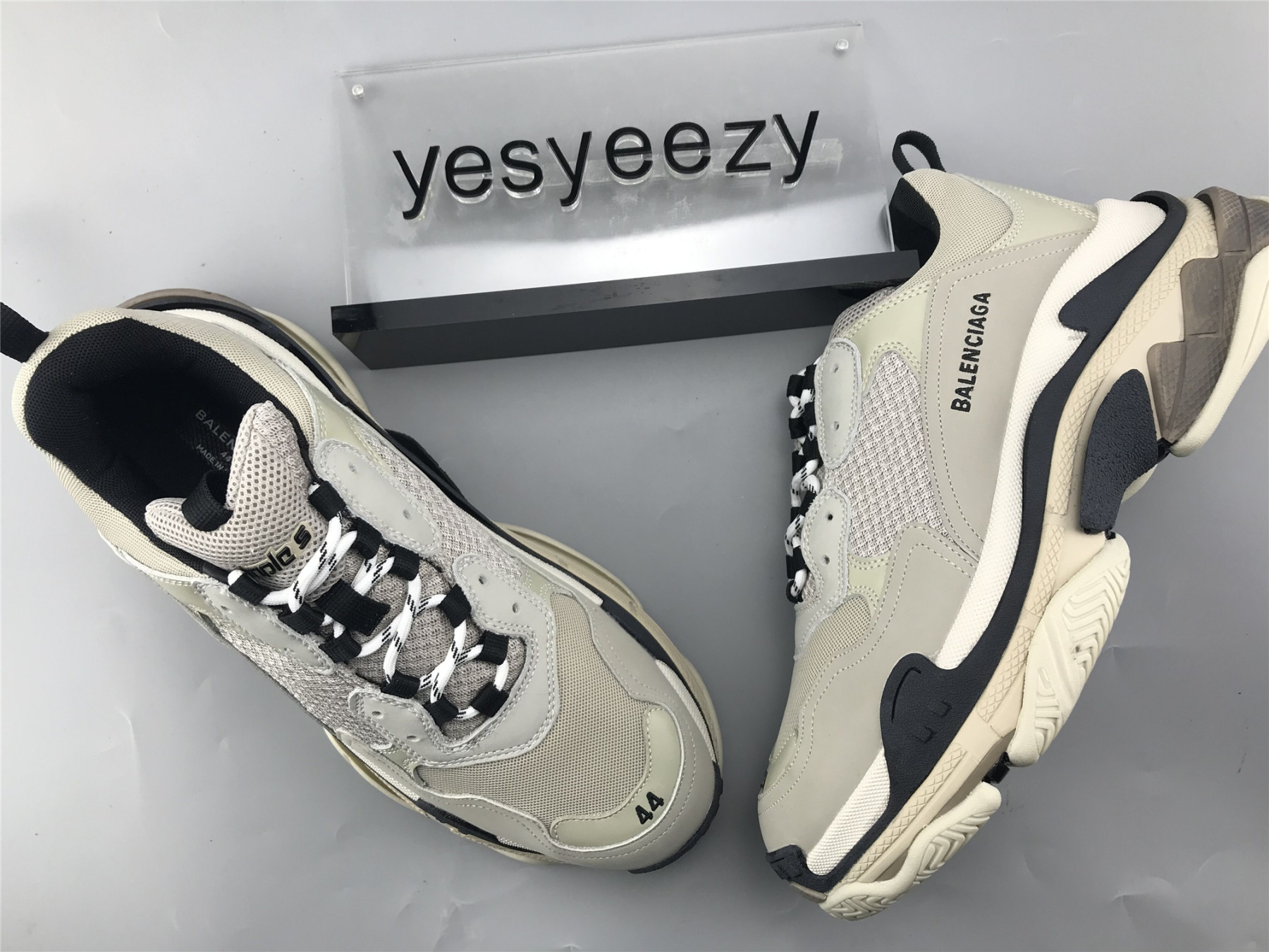 UA TRIPLE S VANILLE