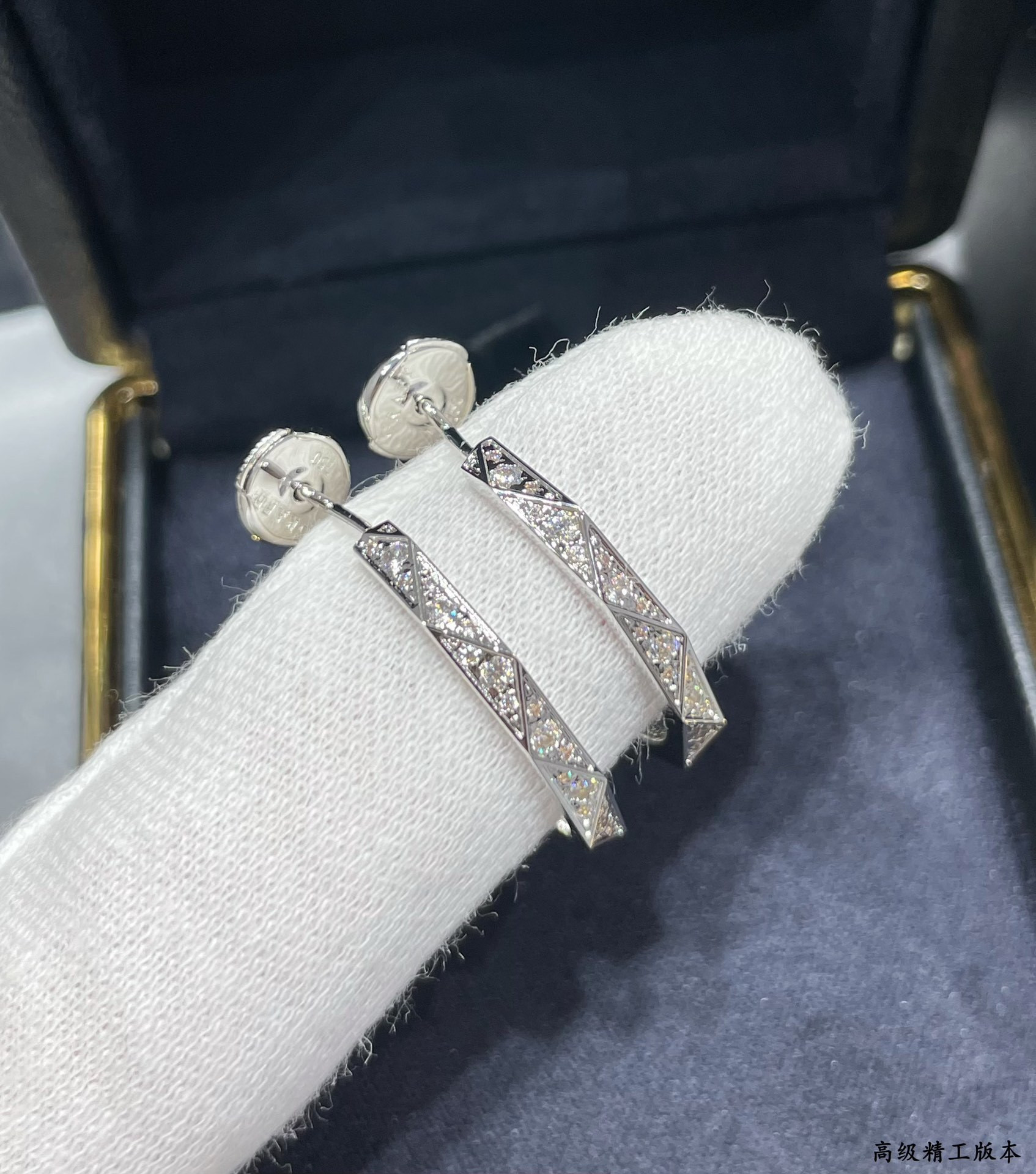 Graff D1am0nd-encrusted Rhombus Earrings