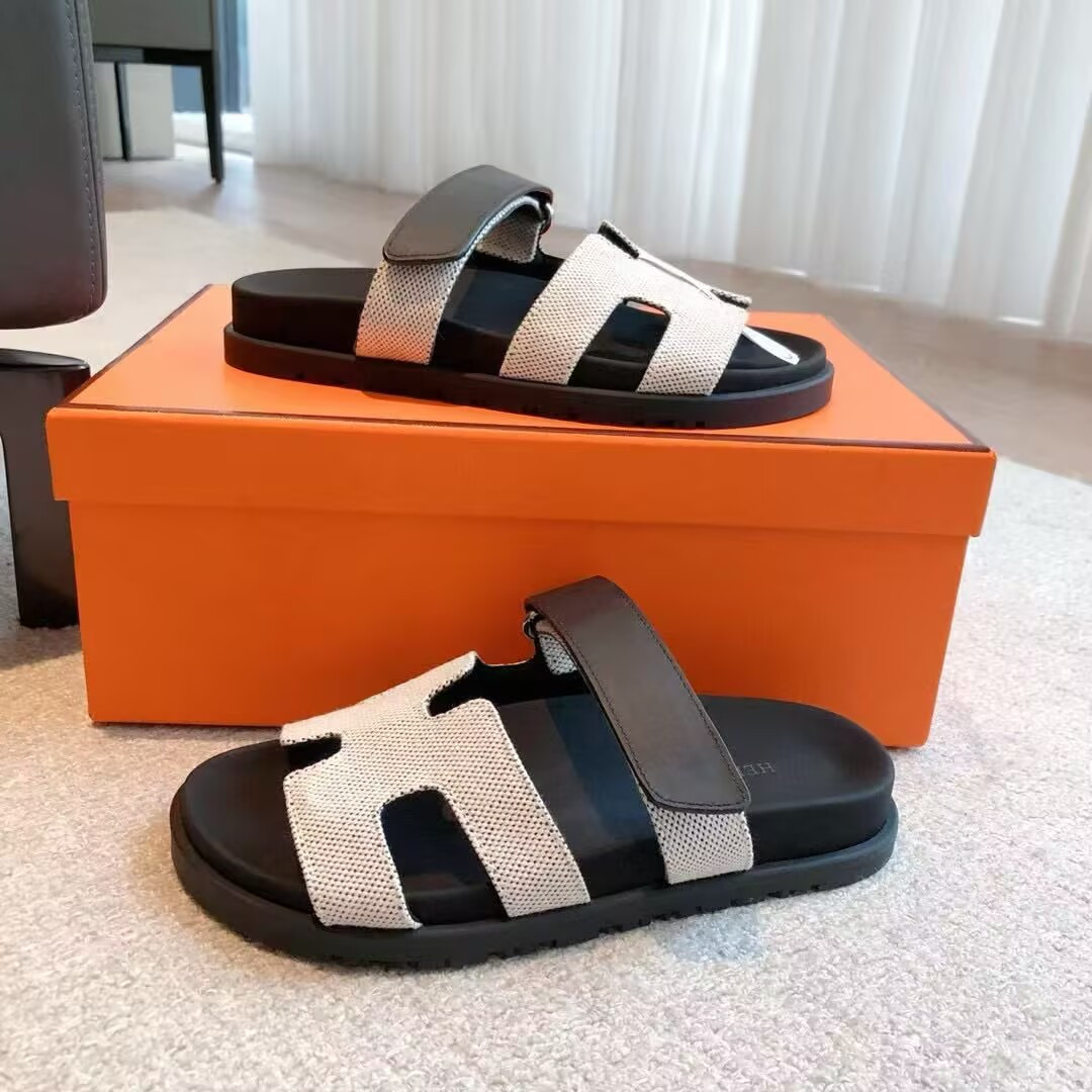 UA H**me5 Chypre Sandal