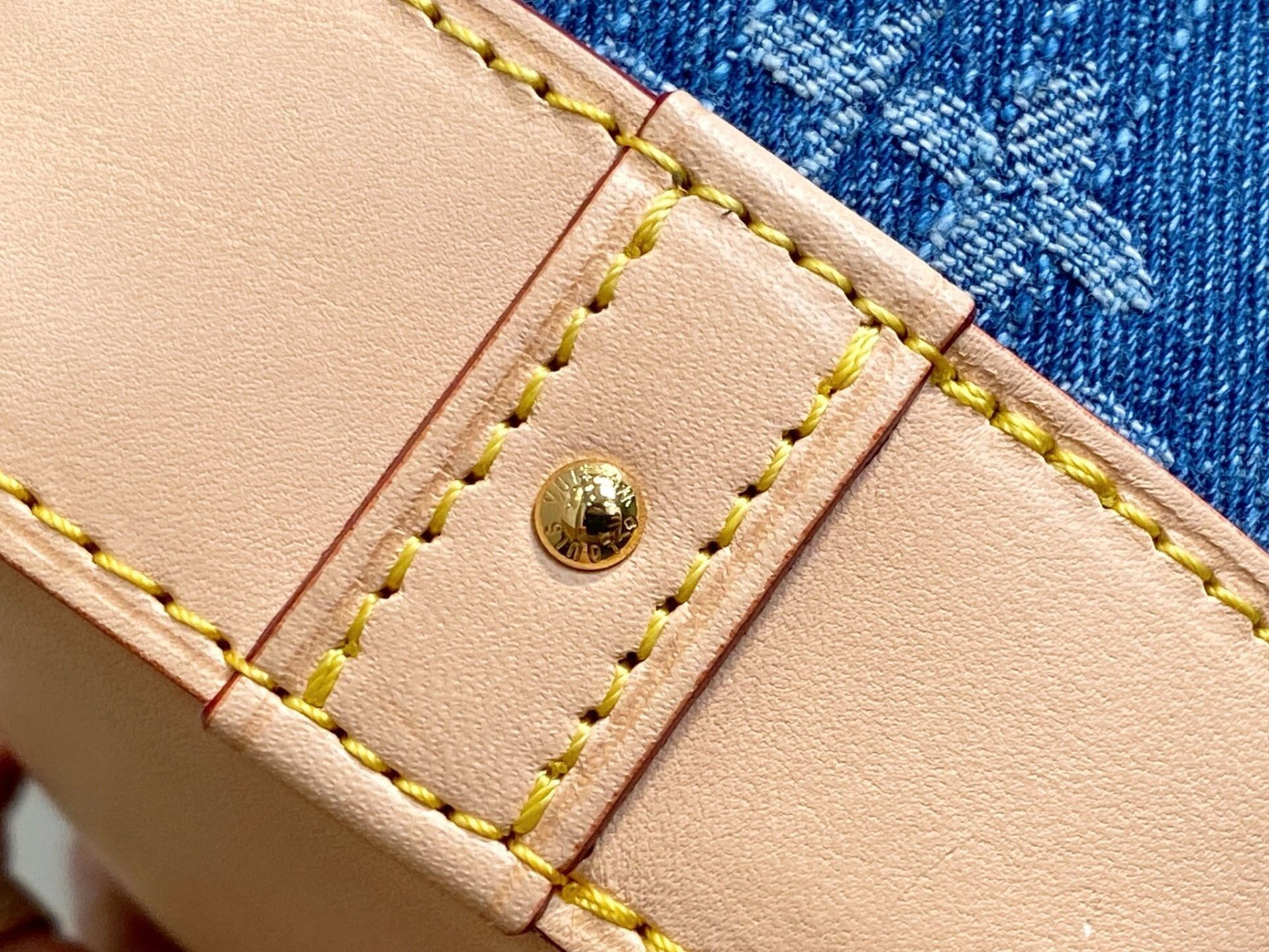 LV x TM Cosmetic Pouch GM M13893 27x18x9cm