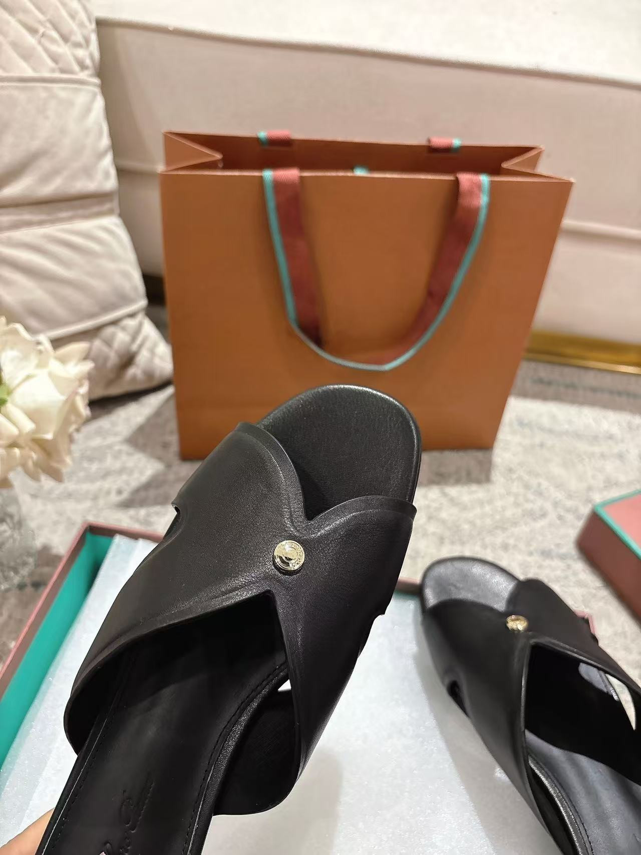 UA L0r0 P1ana Vera Sandal