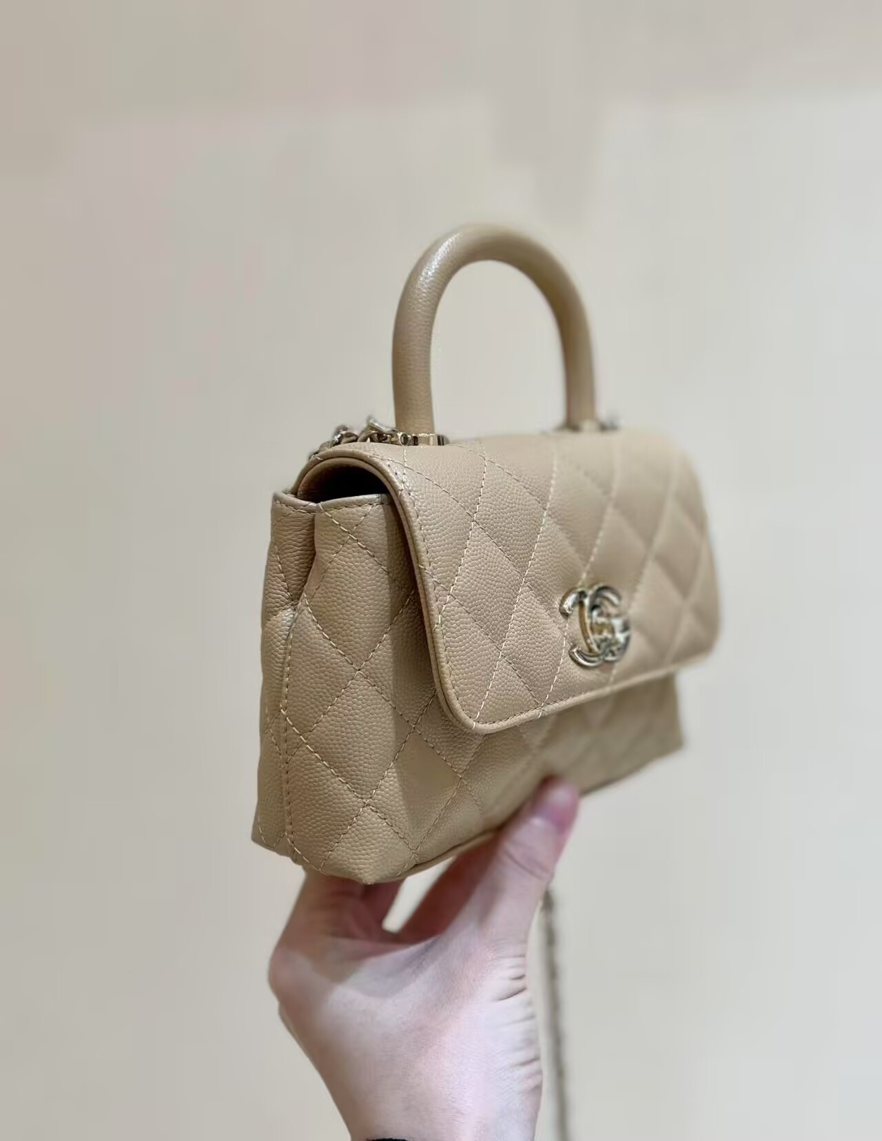Ch**el coco handle nano 11.5x14.5x5.5cm