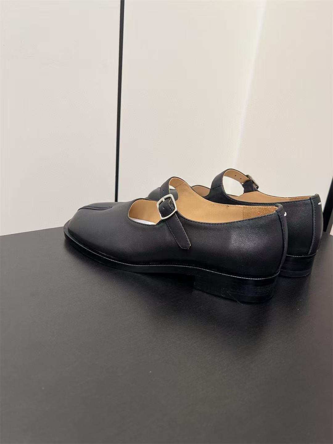UA Ma1s0n Marg*e1a Mary Jane Shoes