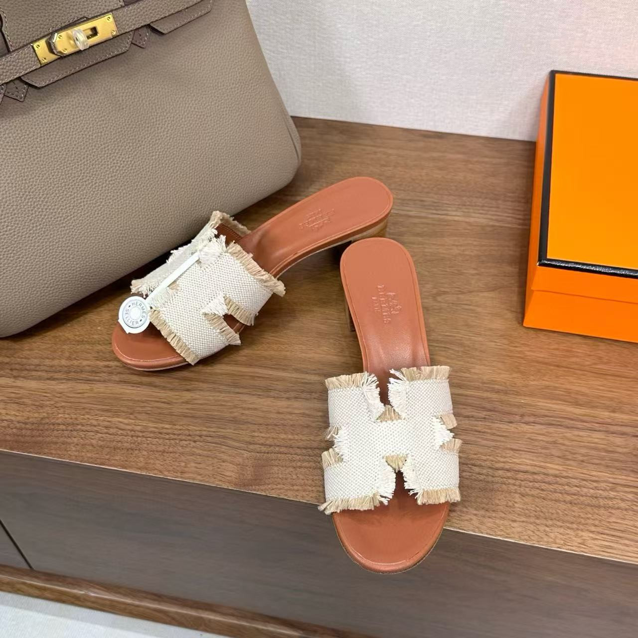 UA H**me5 Oasis Sandal