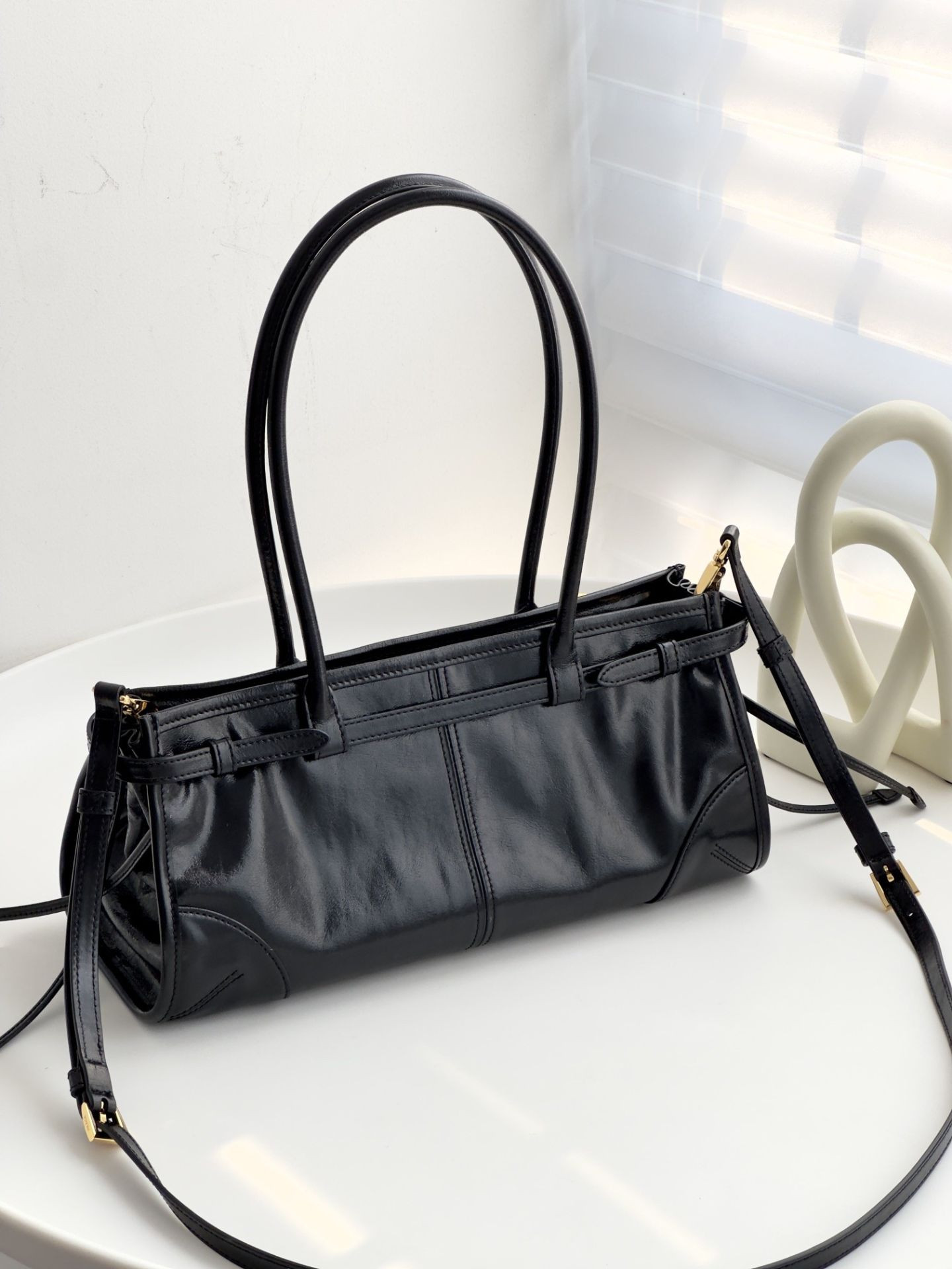 Pra*a Bonnie Medium Leather Handbag 15.5x32x12cm