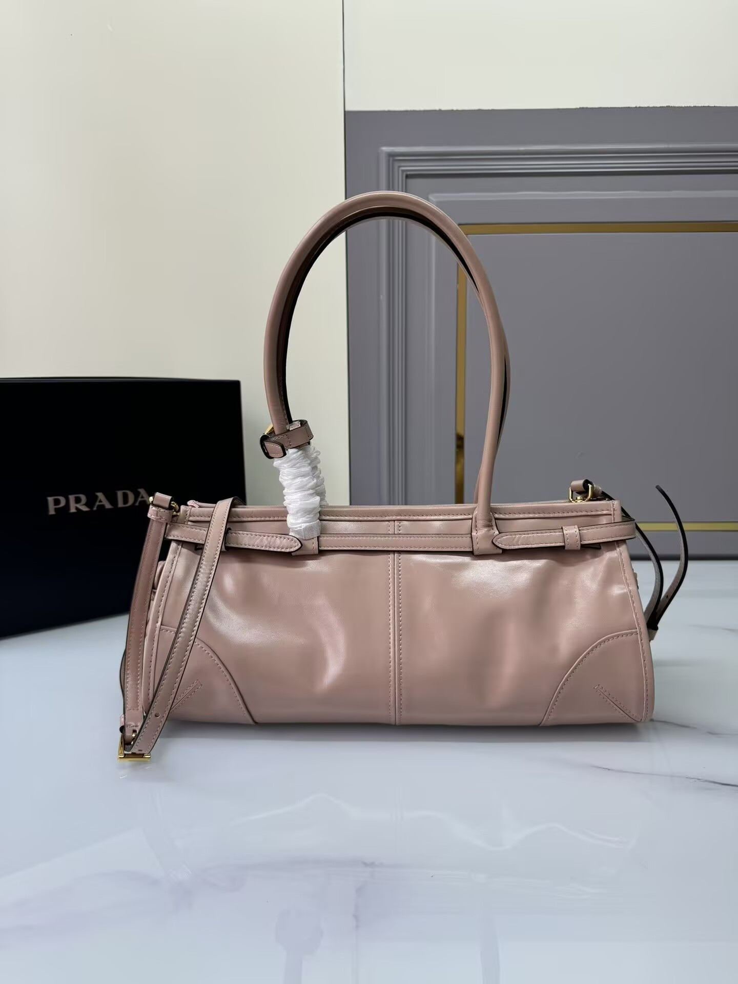 Pra*a Bonnie Medium Leather Handbag 32x15.5x12cm