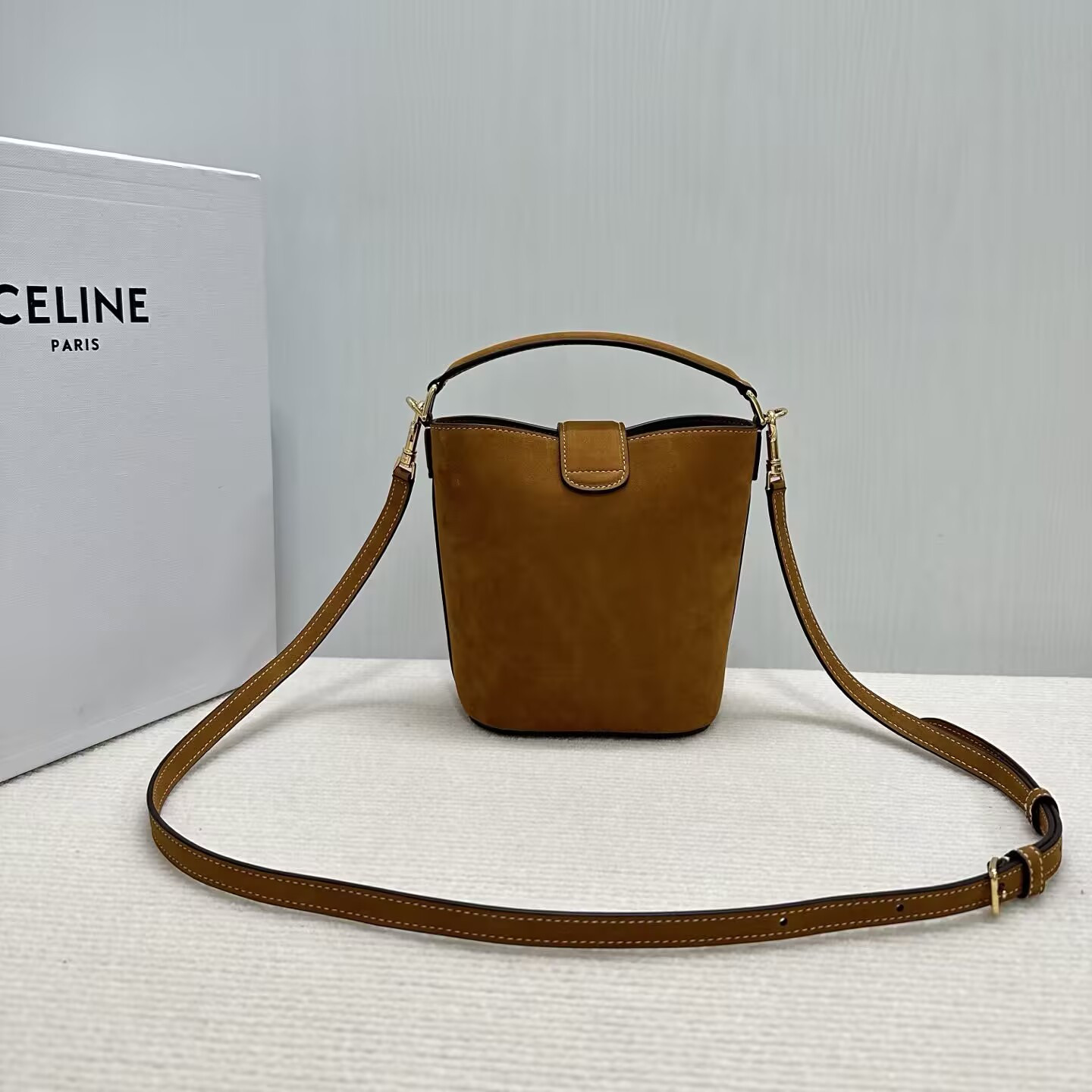 Ce1i*e MINI BUCKET L0visE IN NUBUCK CALFSKIN 13.5x16x10cm