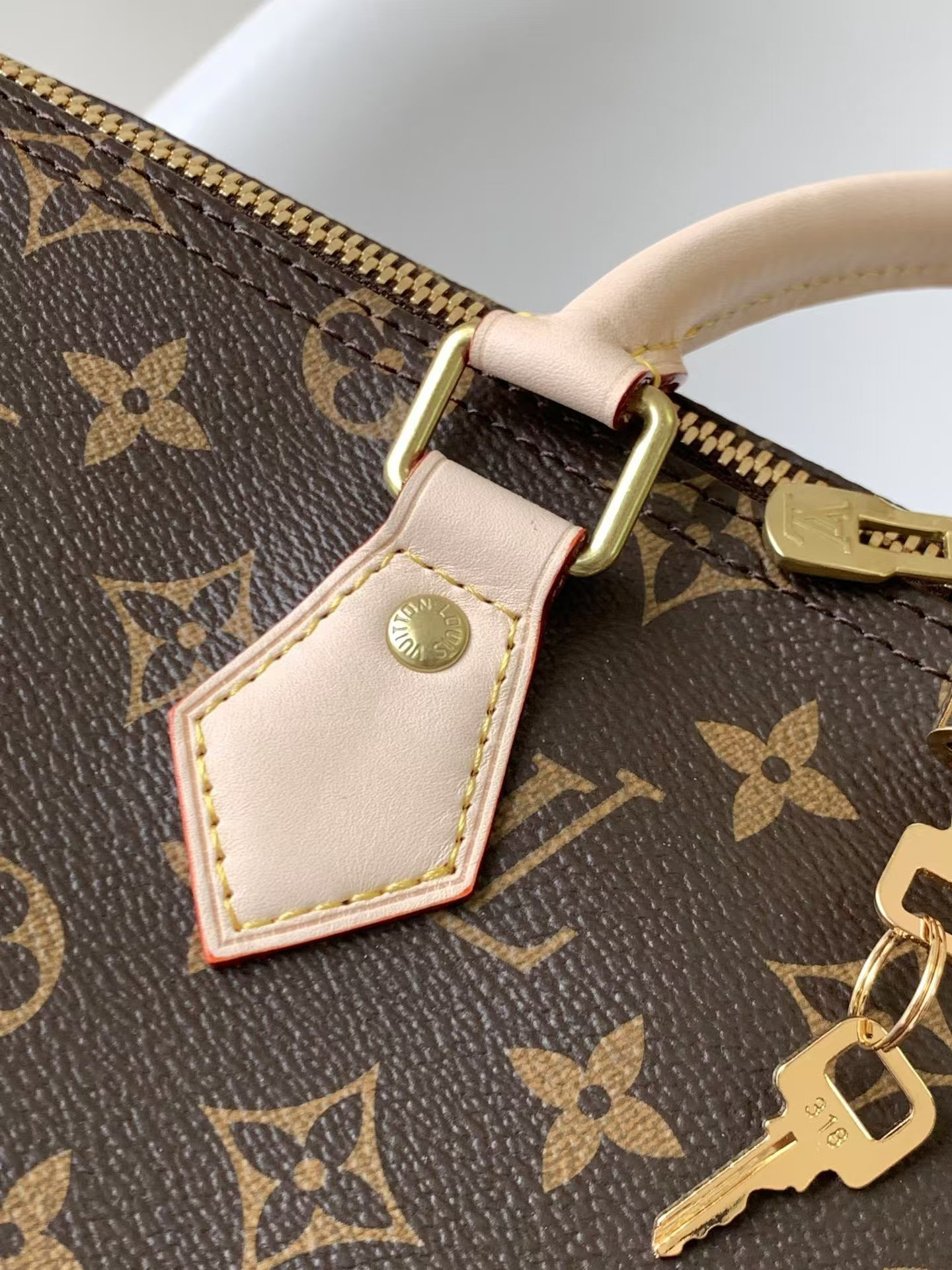 LV Speedy Bandoulière 35 M46981 13.8 x 9.1 x 7.1 inches
