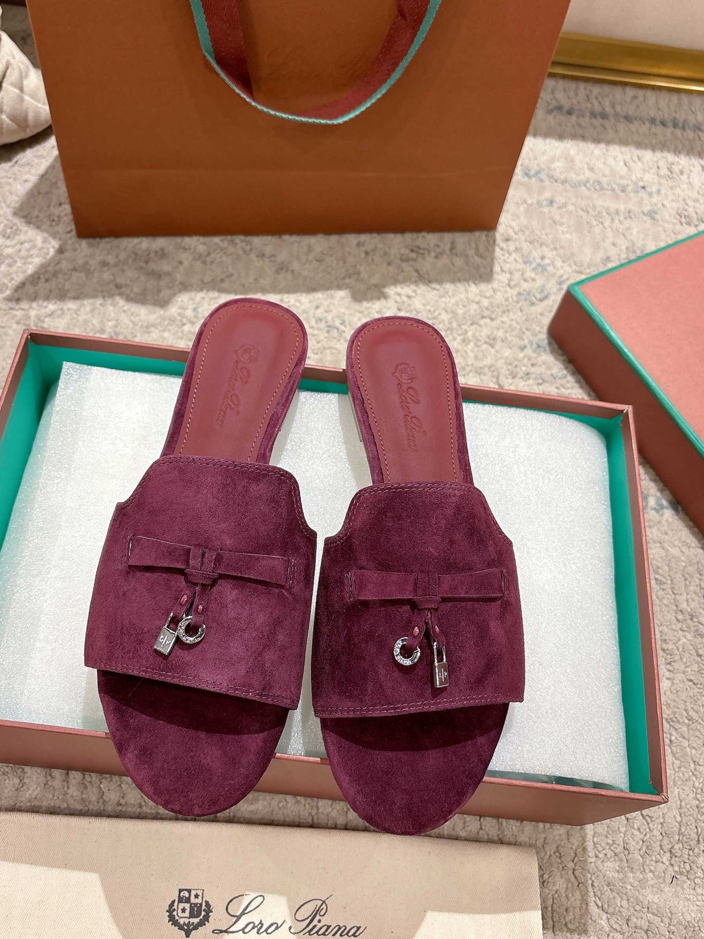 UA L0r0 P1ana Summer Charms Sandal