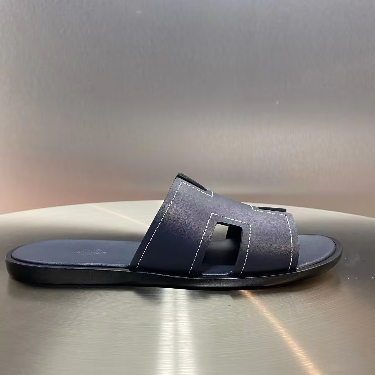 UA H**me5 Izmir sandal