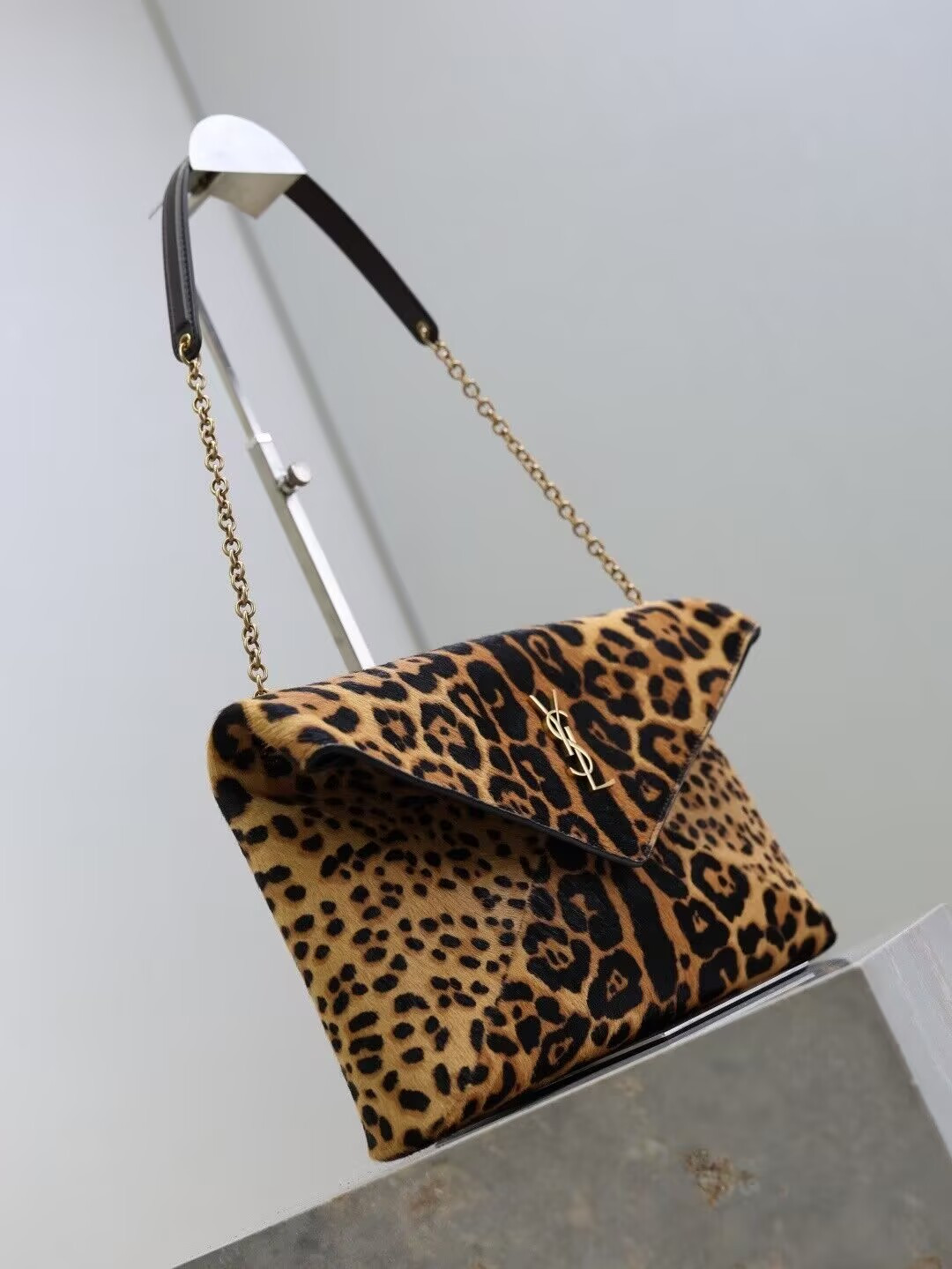 Y51 CASSANDRE large pouch on chain in pony hair leather 29.5x18x5cm