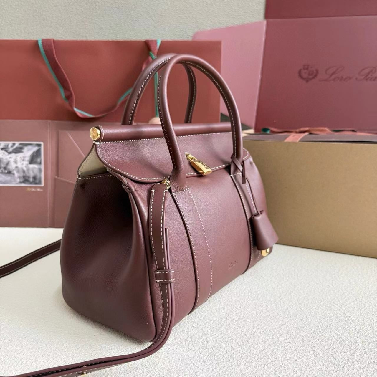 L0r0 P1ana Loom Bag L25 Smooth Calfskin 25x18x12.5cm