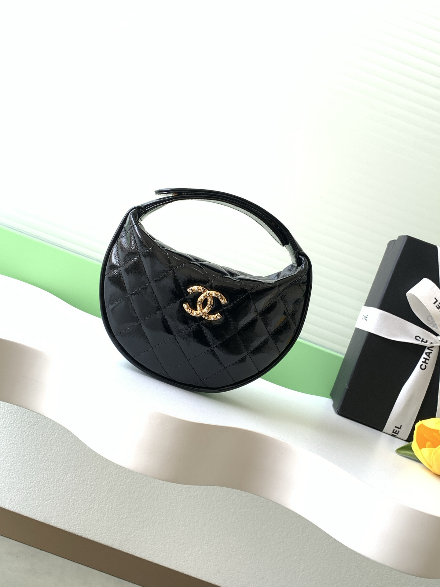 Ch**el Patent Leather Handbag AS4976 11x19x8cm