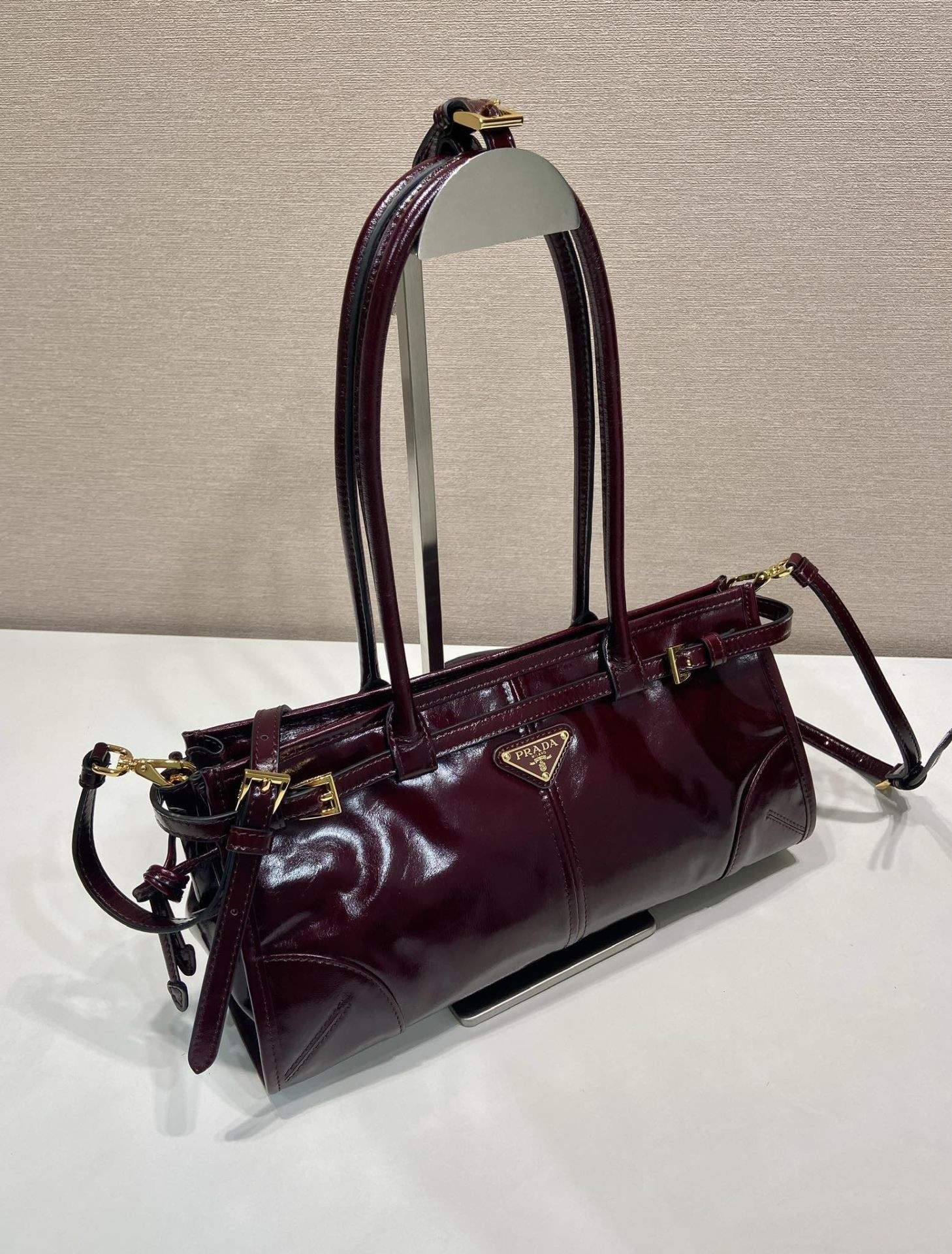 Pra*a Bonnie Medium Leather Handbag 32x15.5x12cm