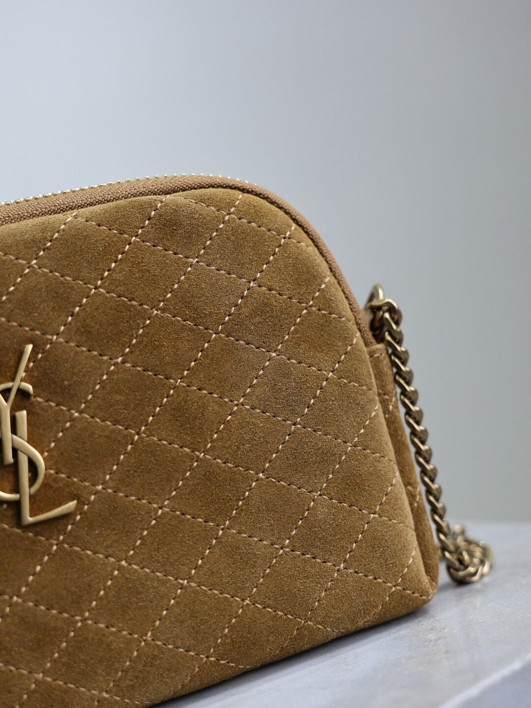 Y51 Gaby ZIPPED POUCH IN SUEDE 18x13x3.5cm
