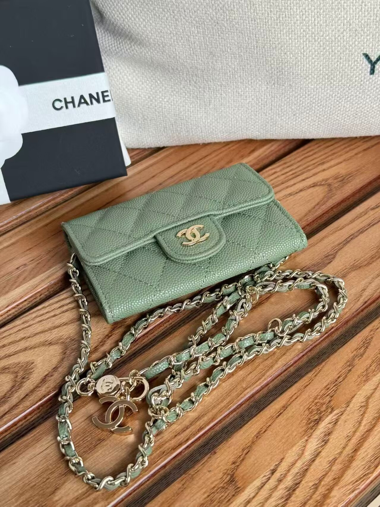 Ch**el Wallet on Chain 11x7.5x2cm