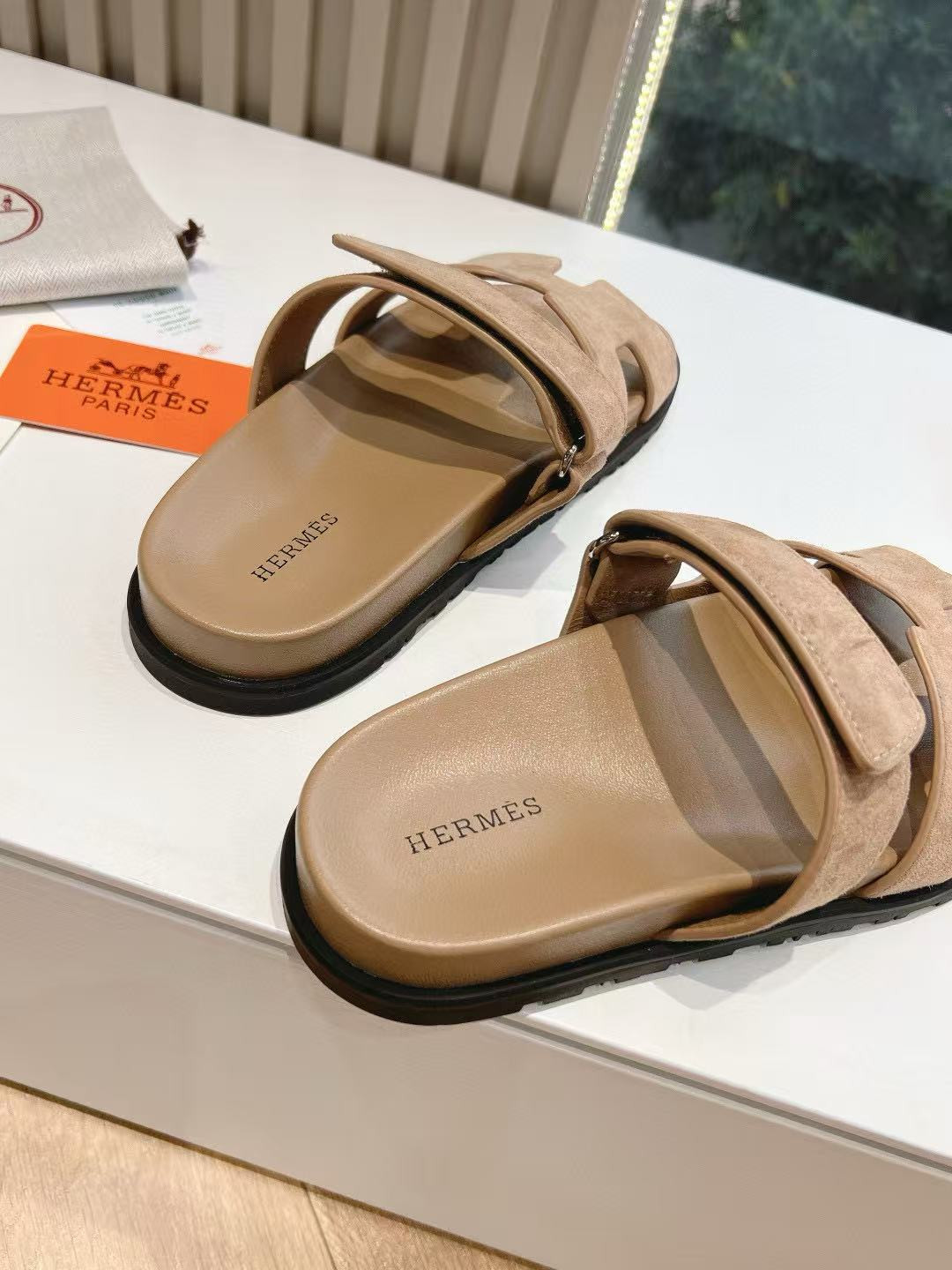 UA H**me5 Chypre Sandal