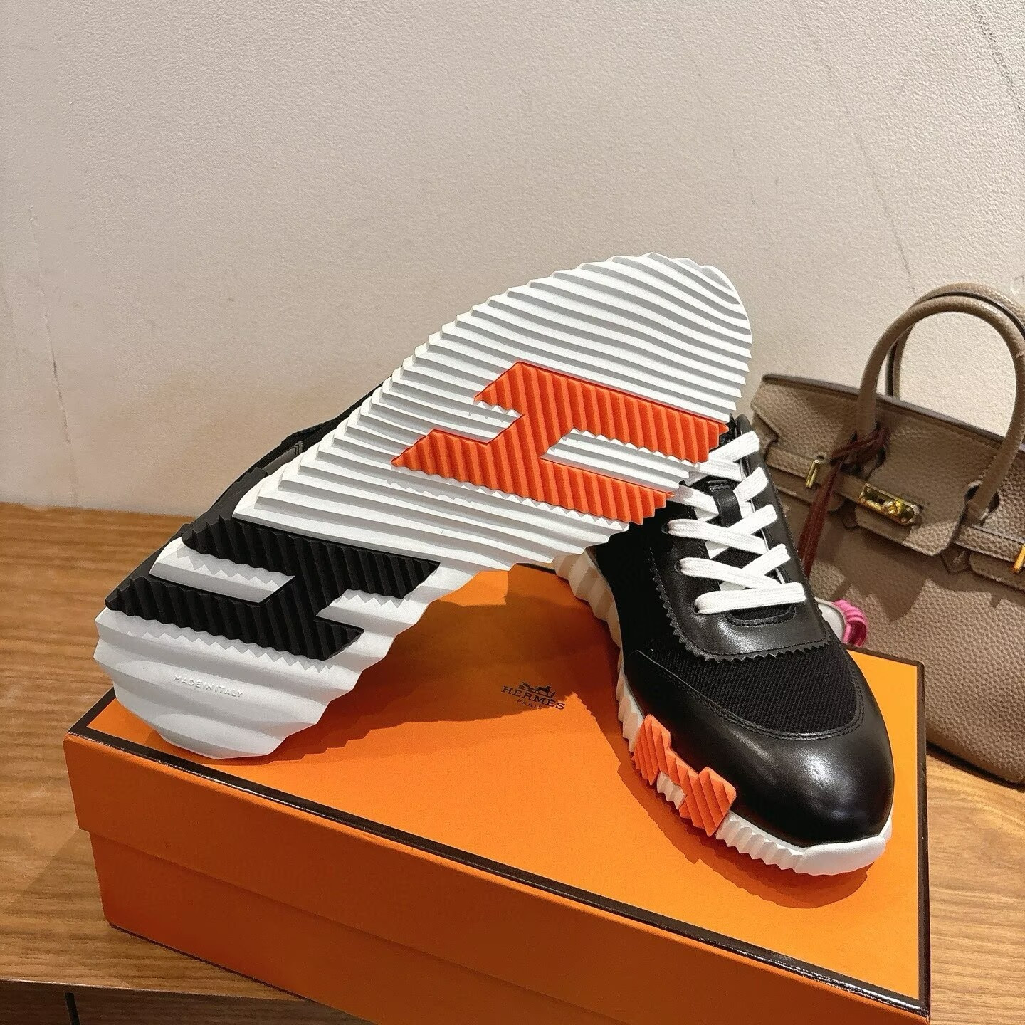 UA H**me5 Bouncing Sneaker