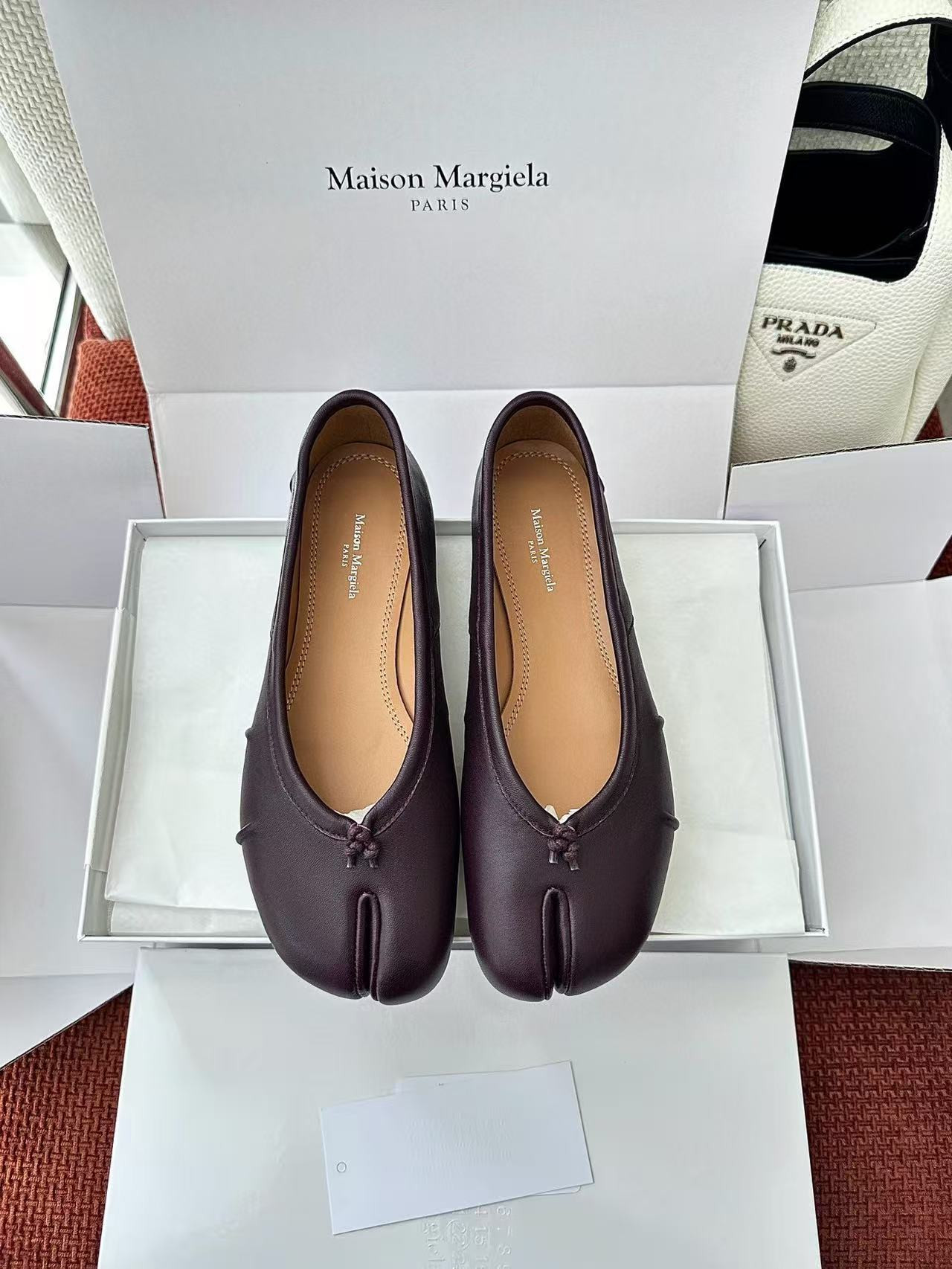 UA Ma1s0n Marg*e1a Tabi Leather Ballet Flats