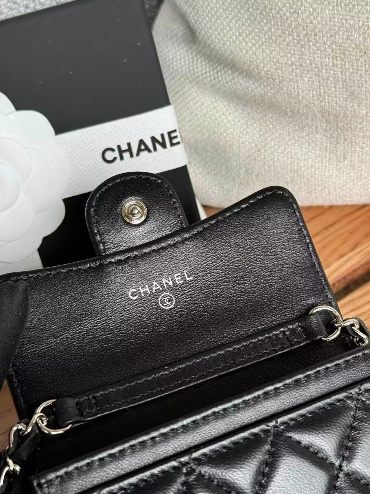 Ch**el Wallet on Chain 11x7.5x2cm