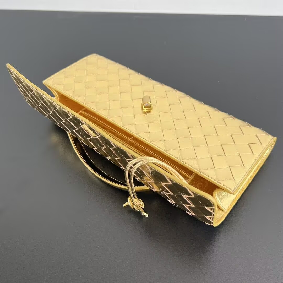 B0tt*ga Ven*ta Long Clutch Andiamo With Handle