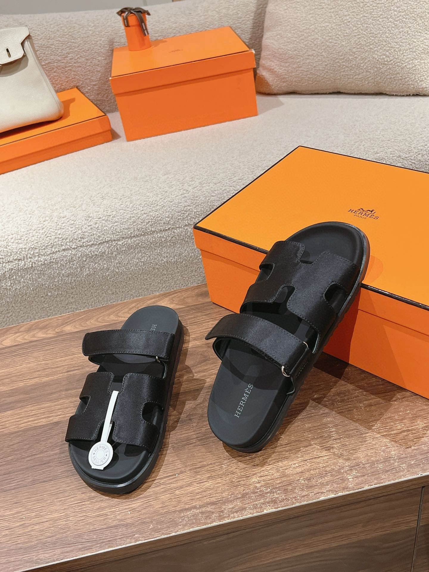 UA H**me5 Chypre Sandal