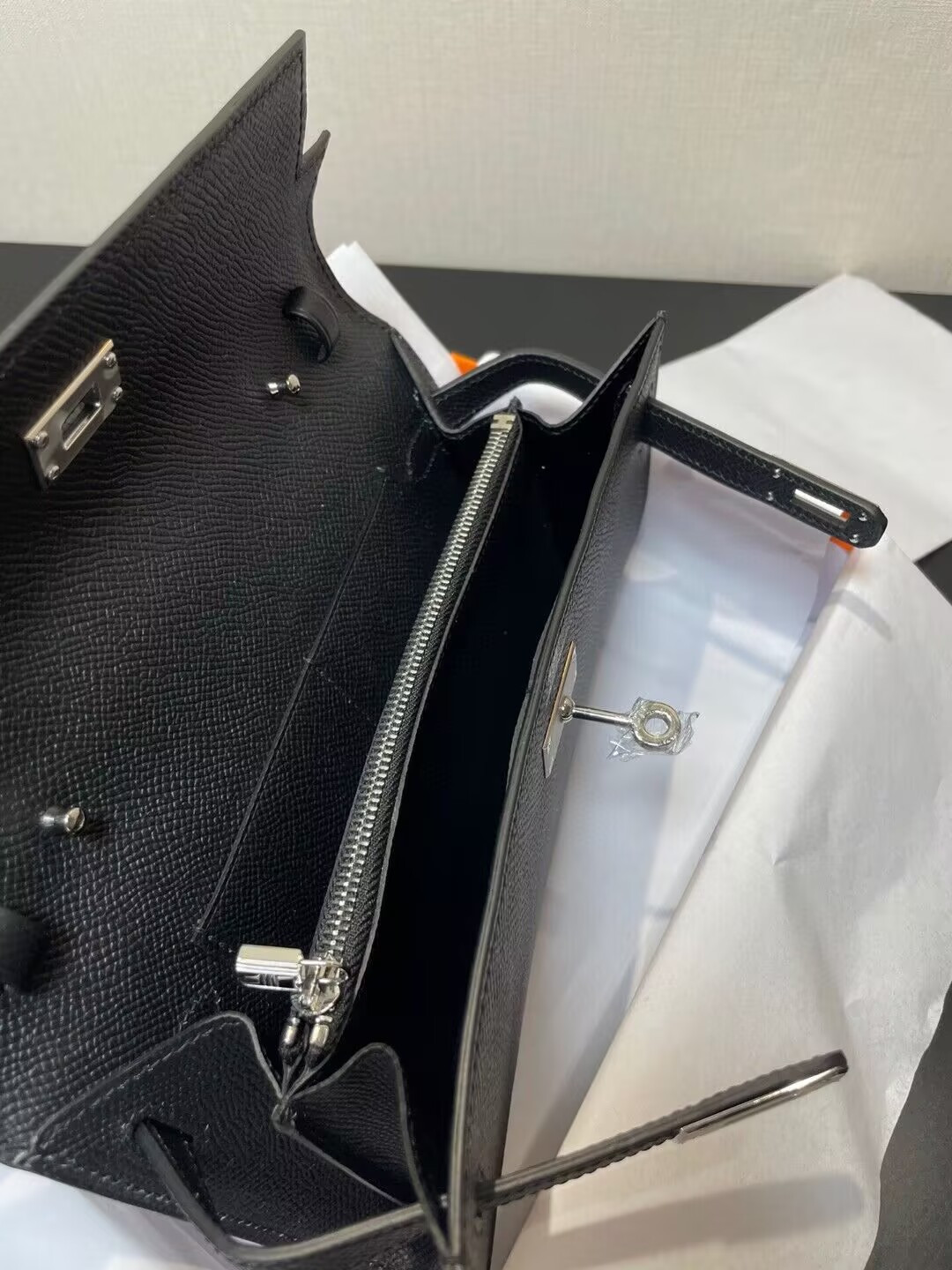 H**me5 Kelly Classique To Go wallet