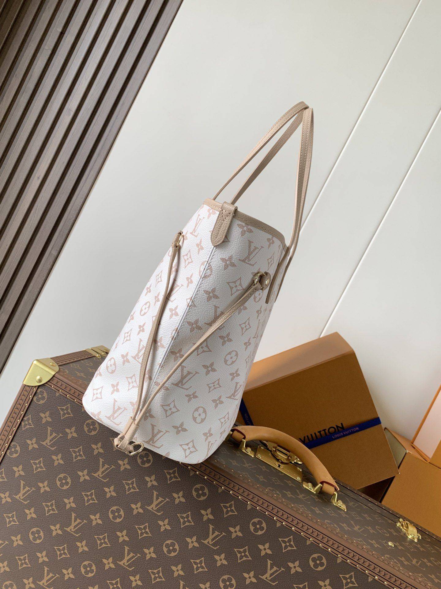 LV Neverfull Inside Out MM M25665 31x28x14cm Without Box