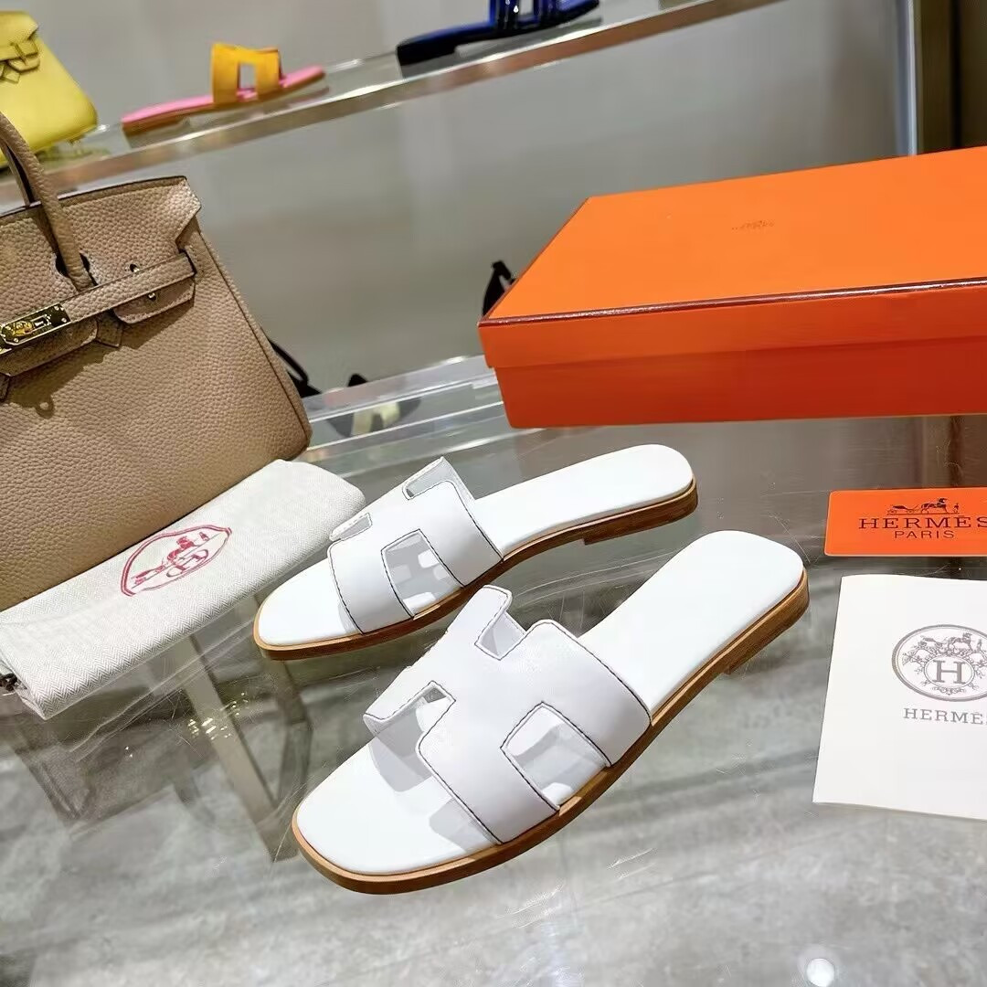UA H**me5 Oran sandal