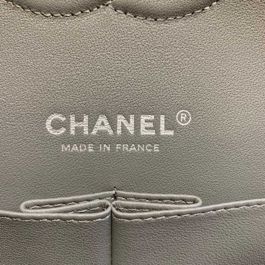Ch**el Classic Handbag in Grained Litchi Pattern Calfskin & Silver-Tone Metal, Gray 6 × 9.9 × 2.5 inches