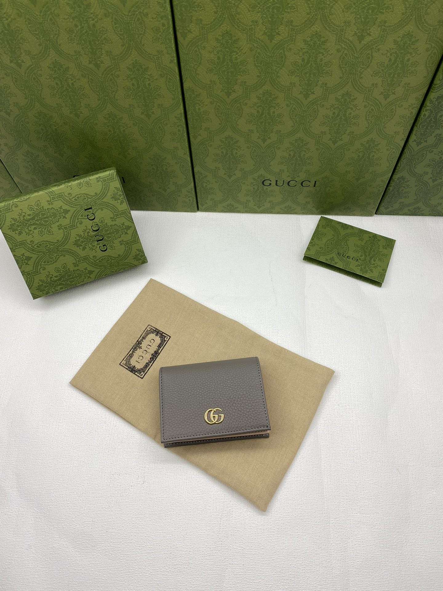 Gvc*1 HUHU card wallet 11x8.5x3cm