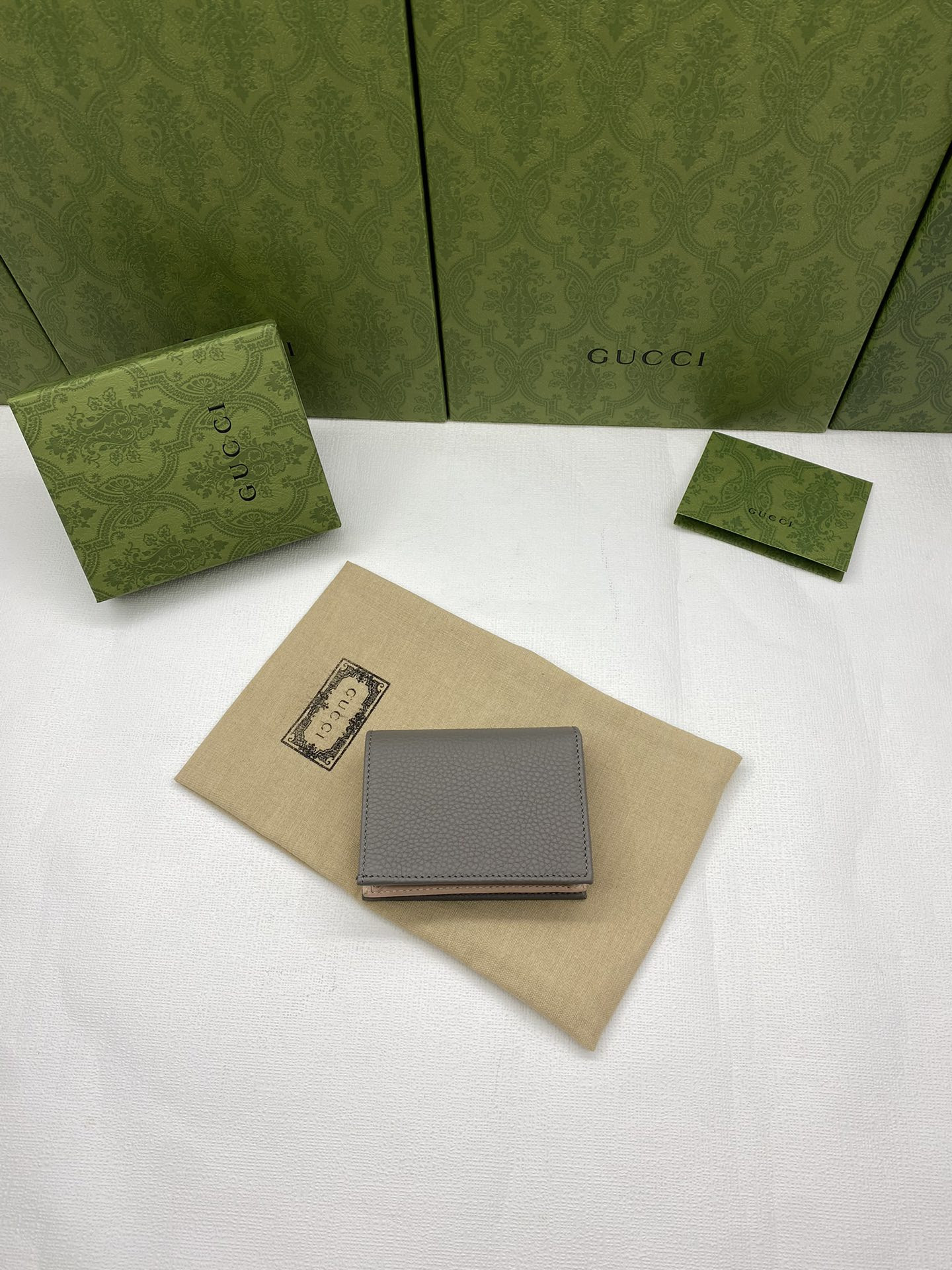 Gvc*1 HUHU card wallet 11x8.5x3cm