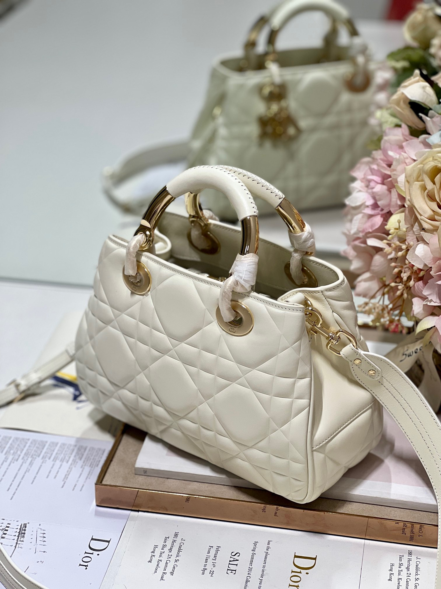 Lady D10r 95•22  24×16.5×9.5cm