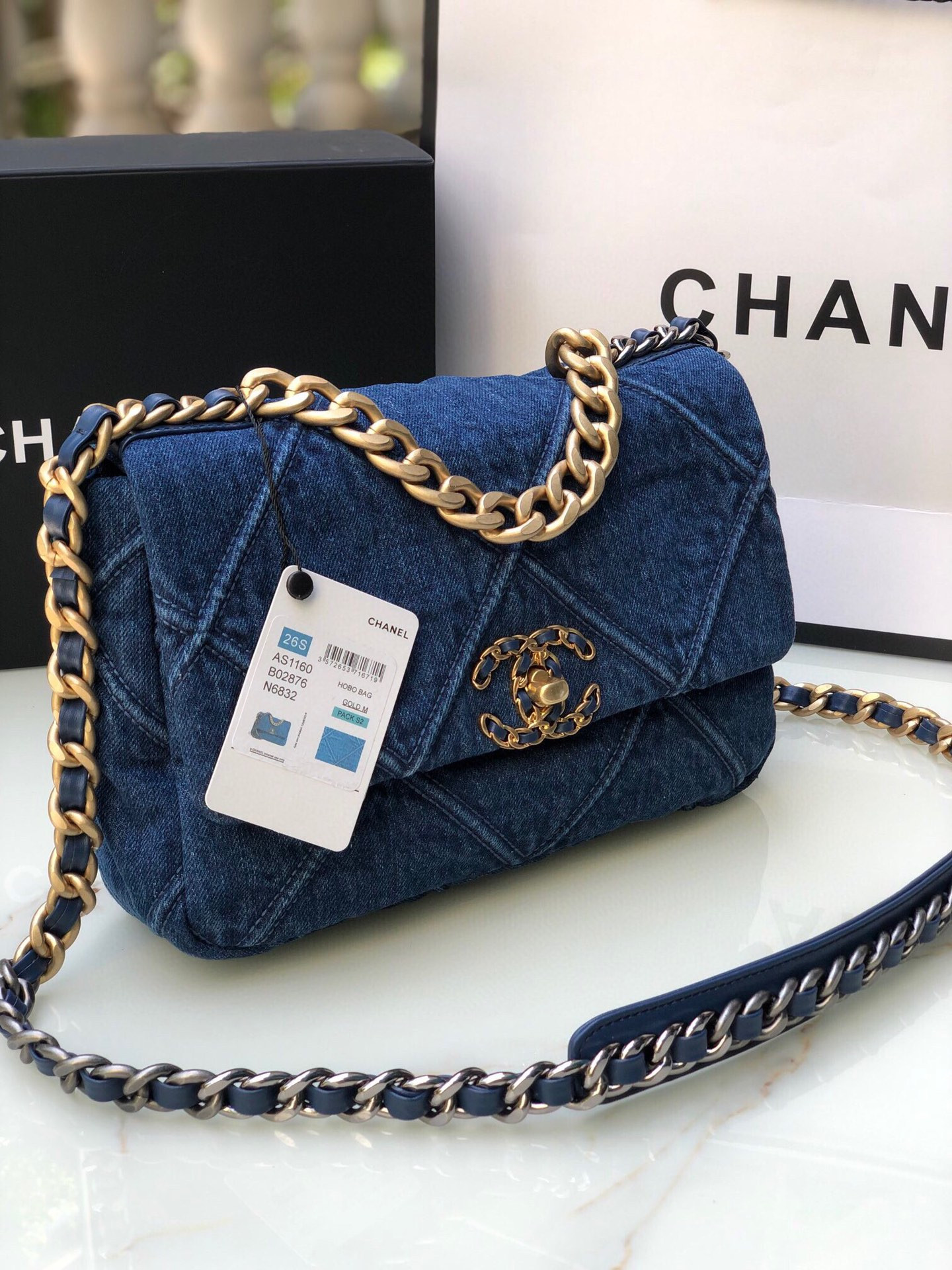 Ch**el 19 HANDBAG Ruthenium-Finish Metal Navy 6.2 × 10.1 × 3.5 in