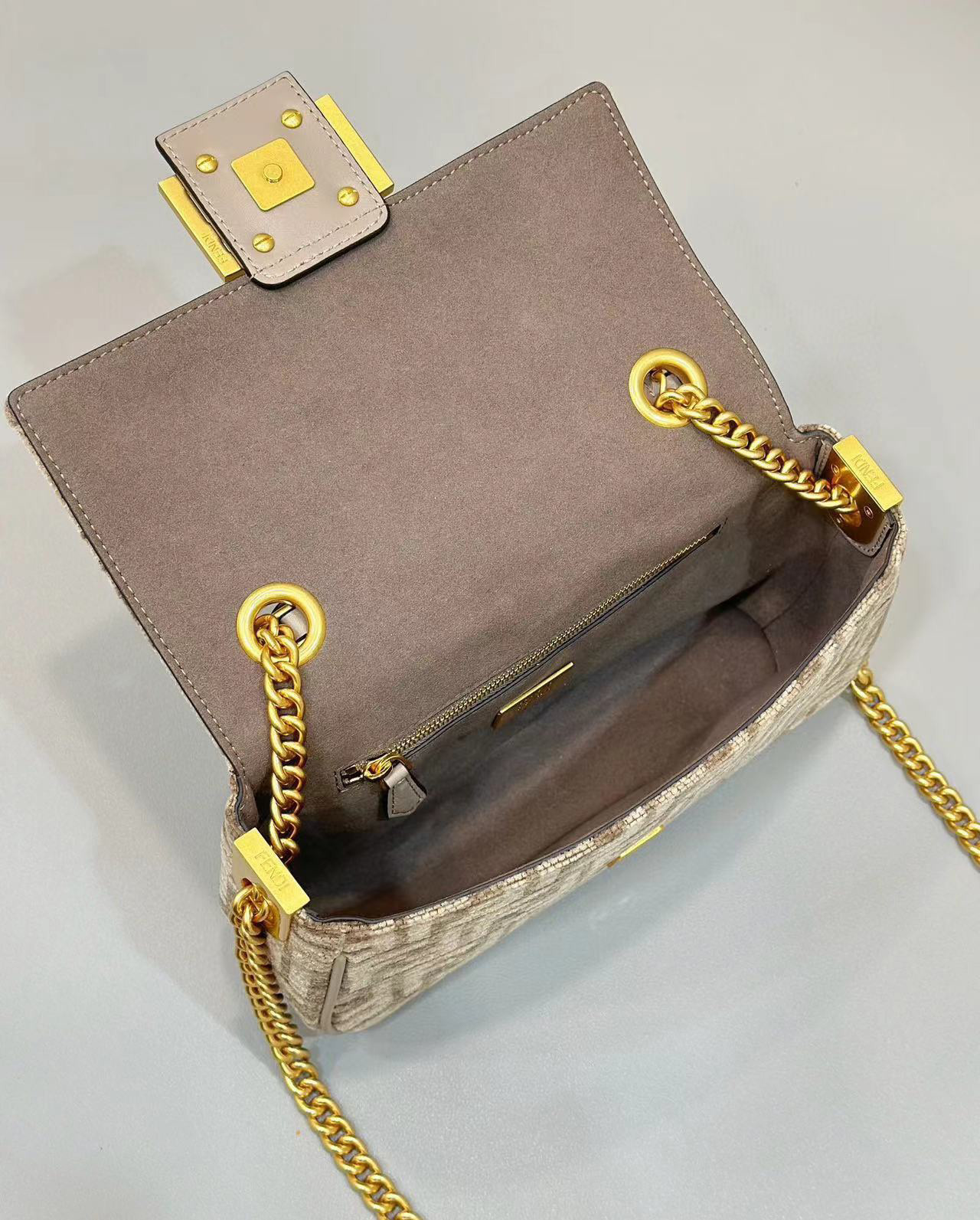 F**di Baguette Chain Midi 24x14.5x7cm