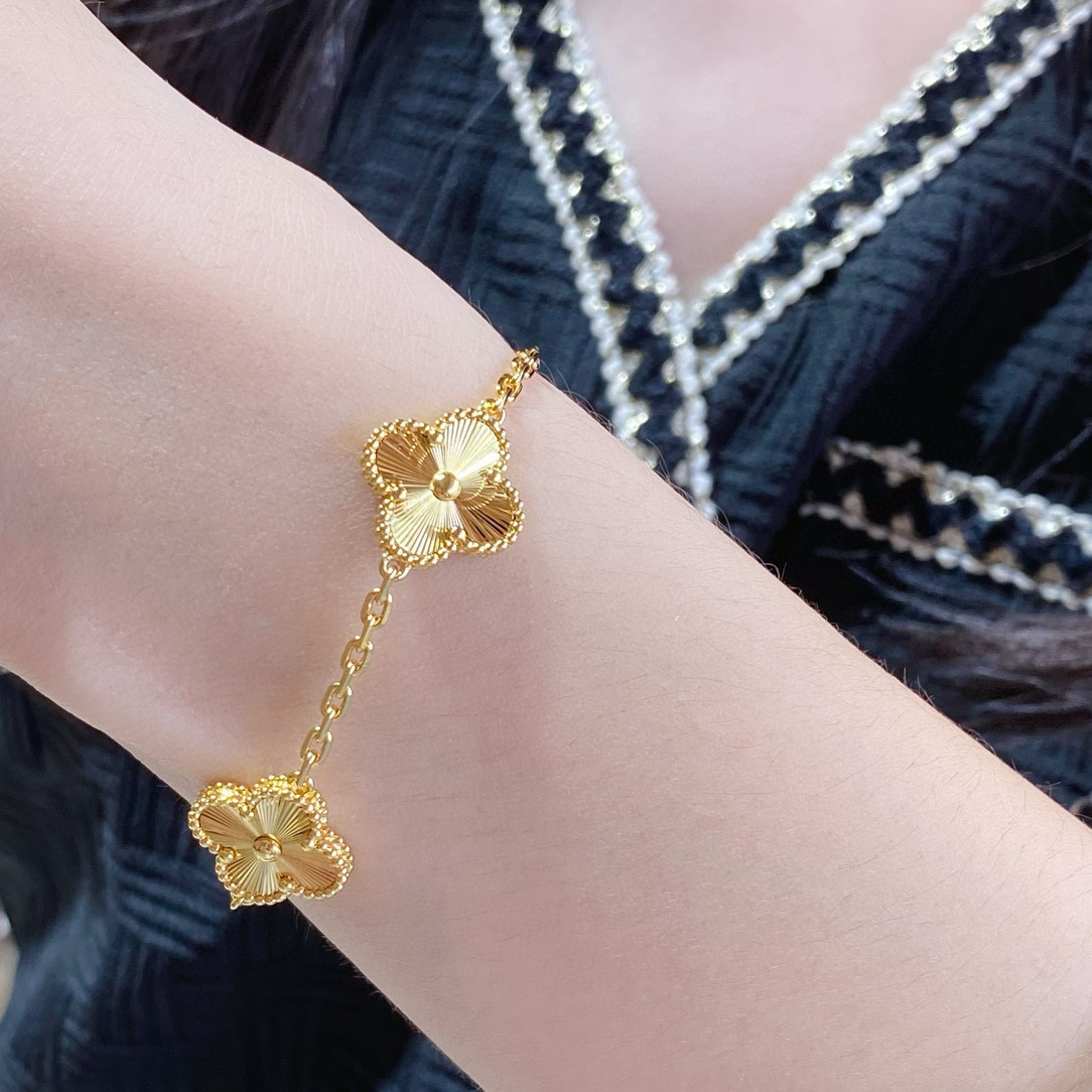 V*n Cl**f & Arpels Bracelet